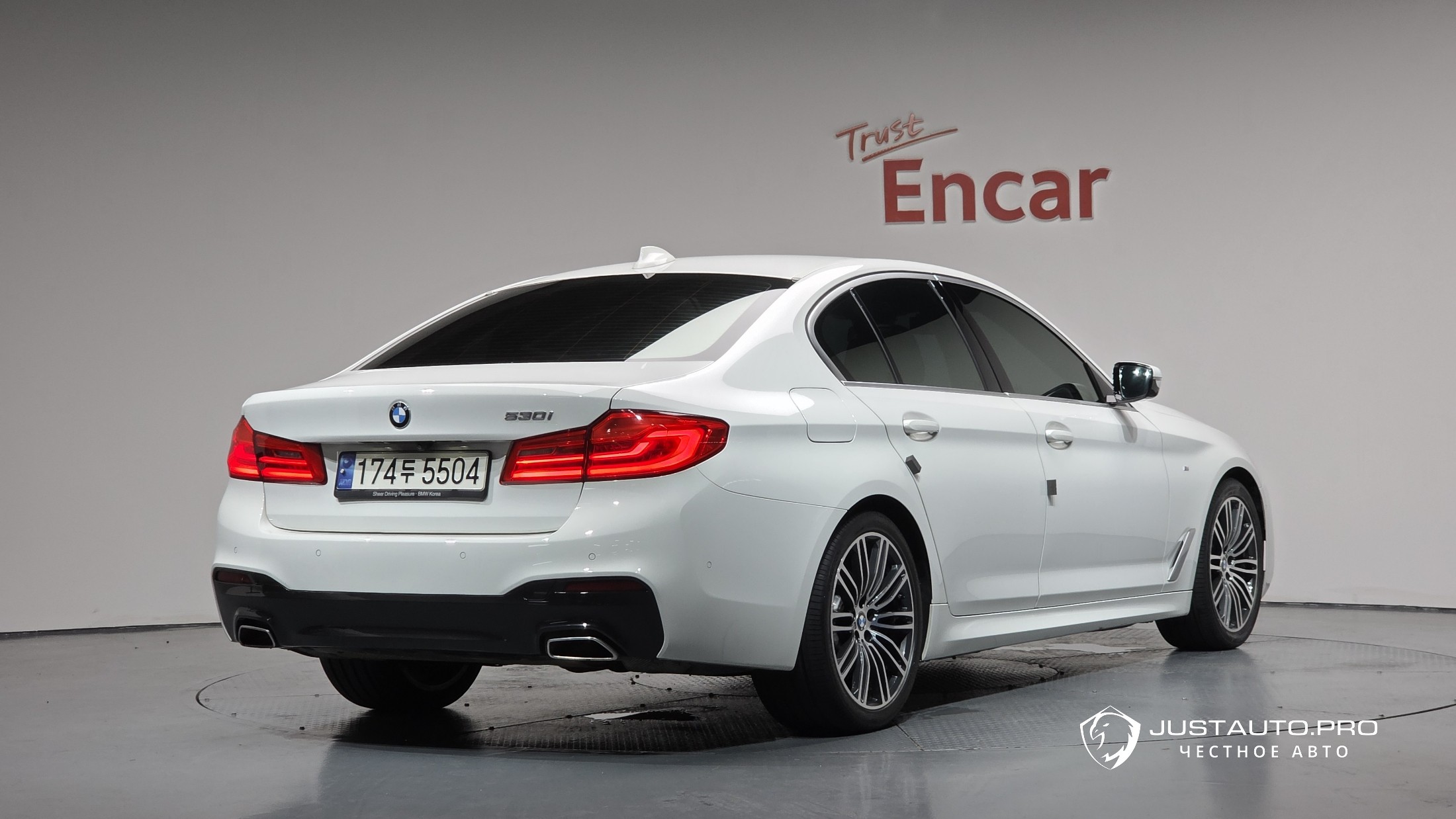 Автомобиль BMW 5-Series