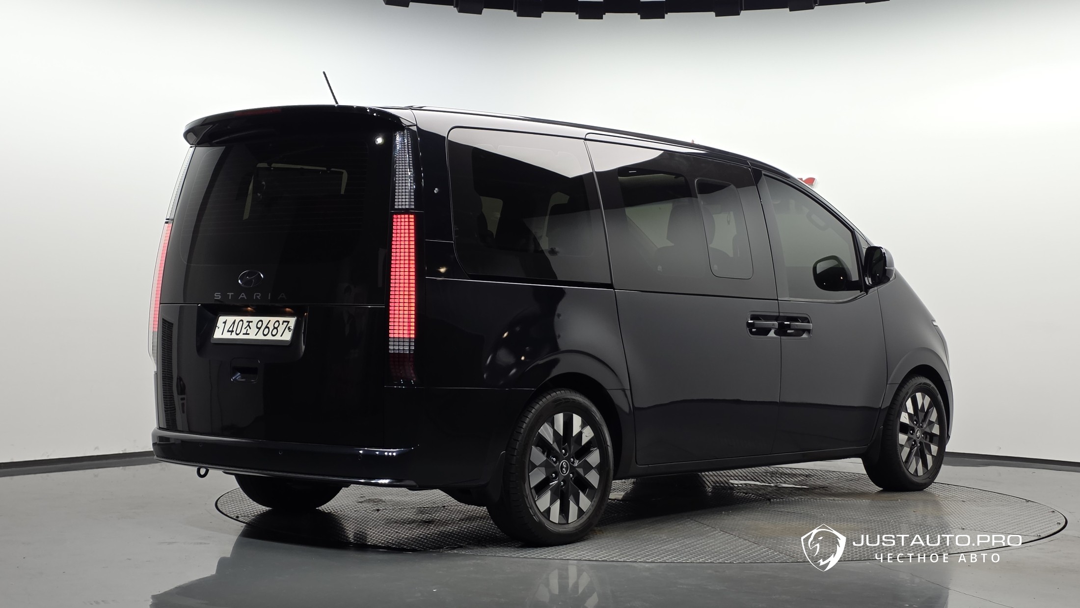 Автомобиль Hyundai Staria
