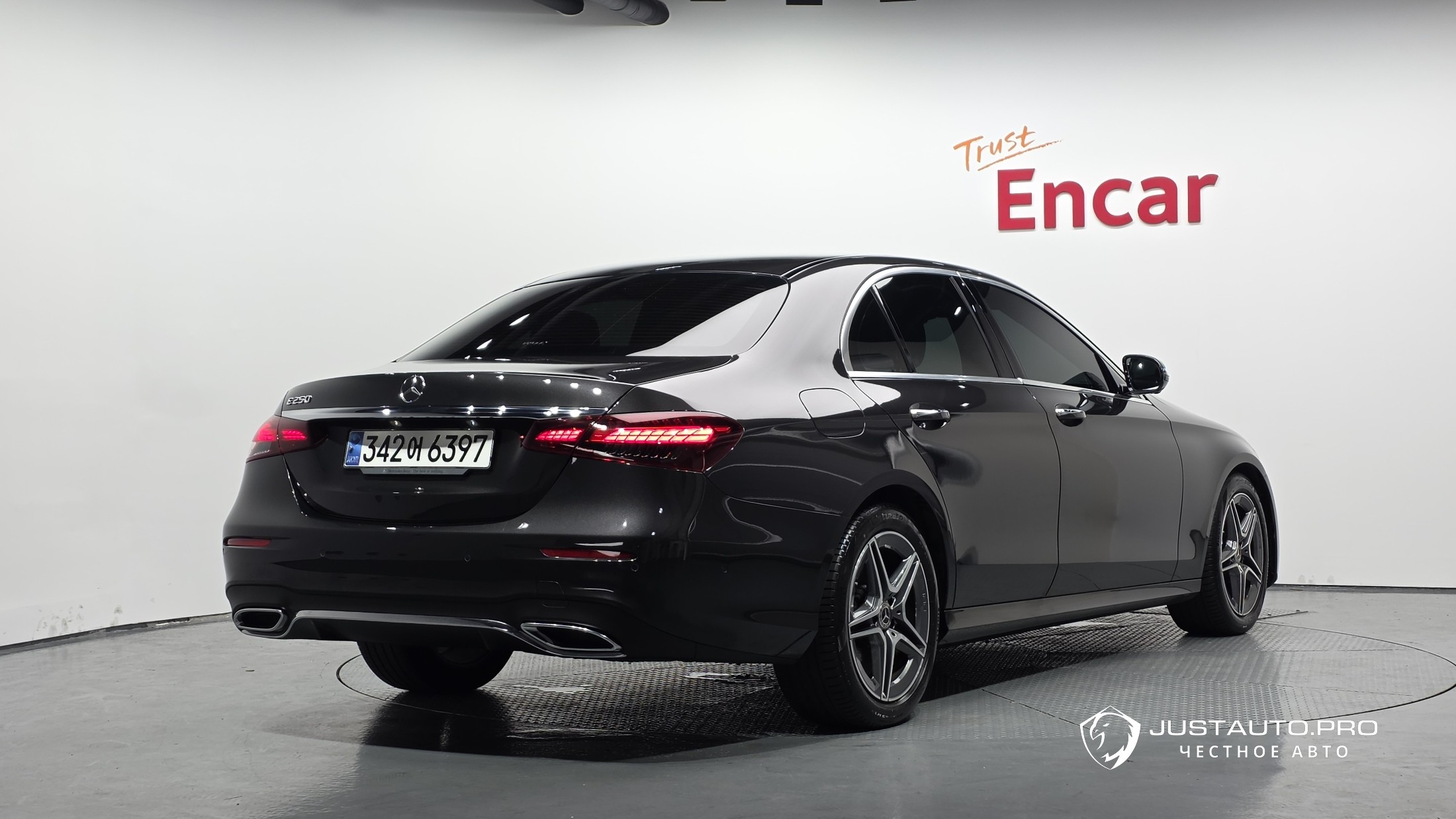 Автомобиль Mercedes-Benz E-Class