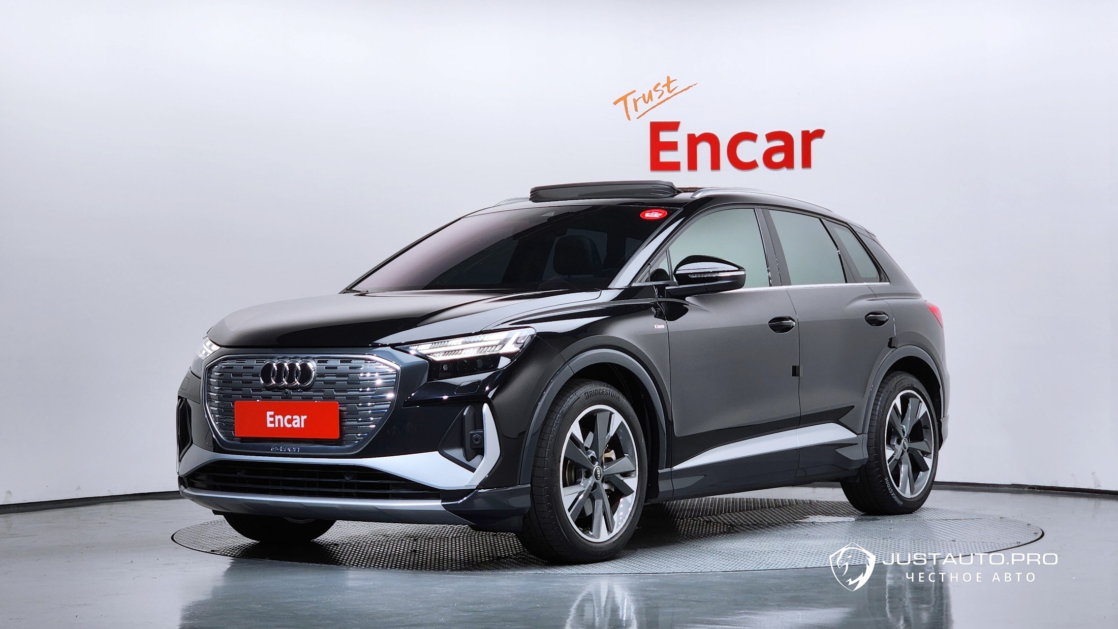 Автомобиль Audi Q4 e-tron
