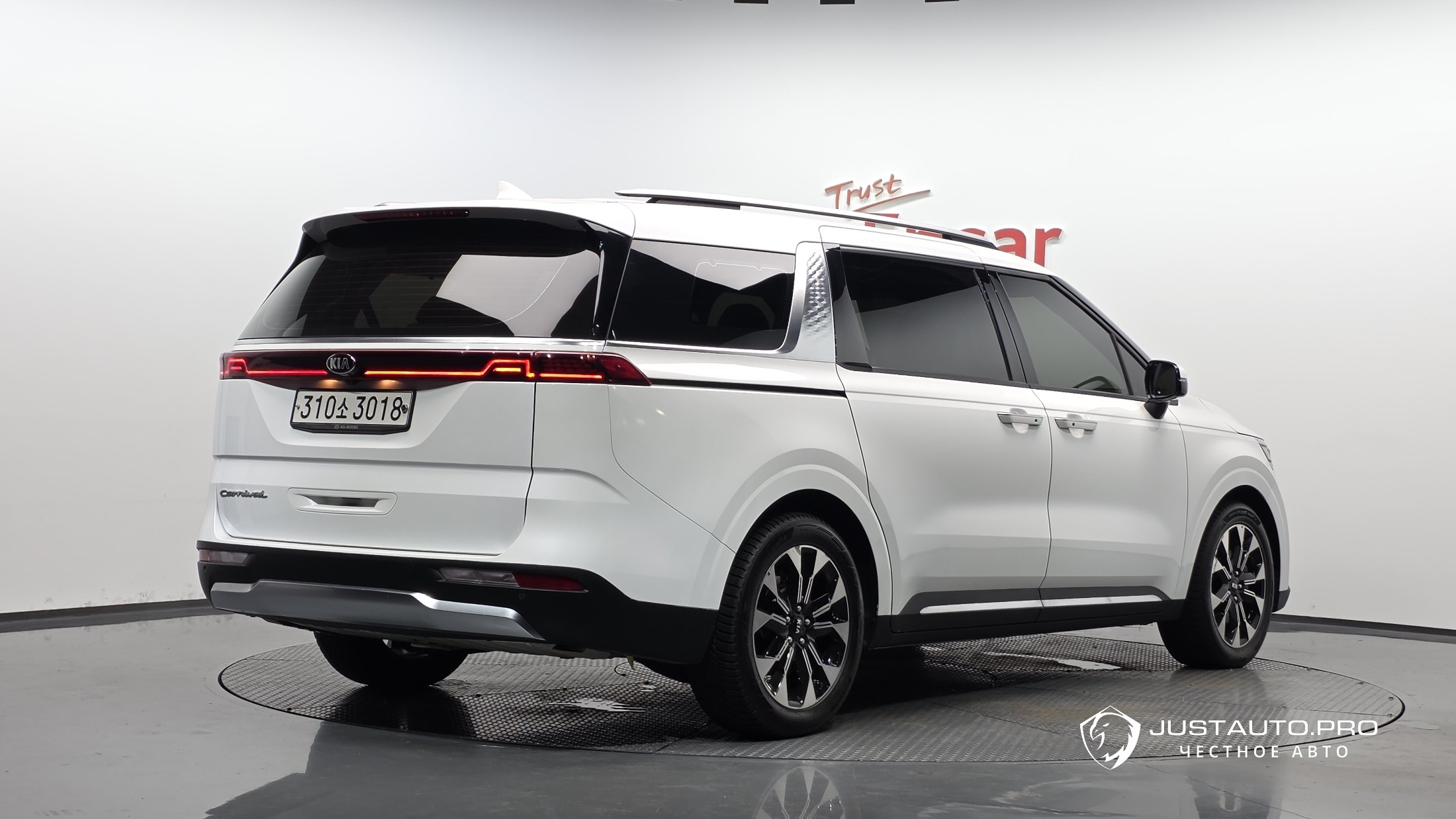Автомобиль Kia Canival