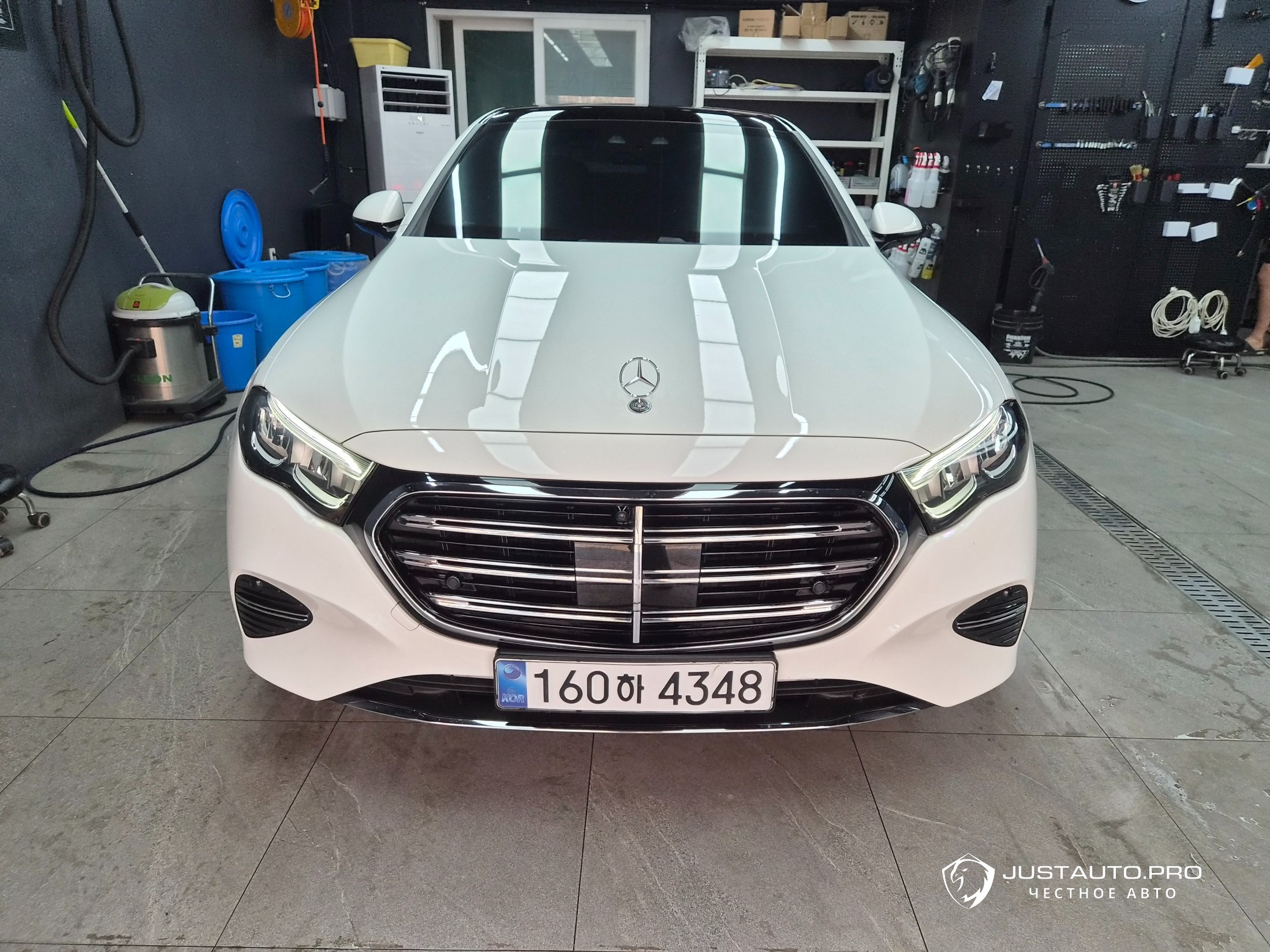 Автомобиль Mercedes-Benz E-Class