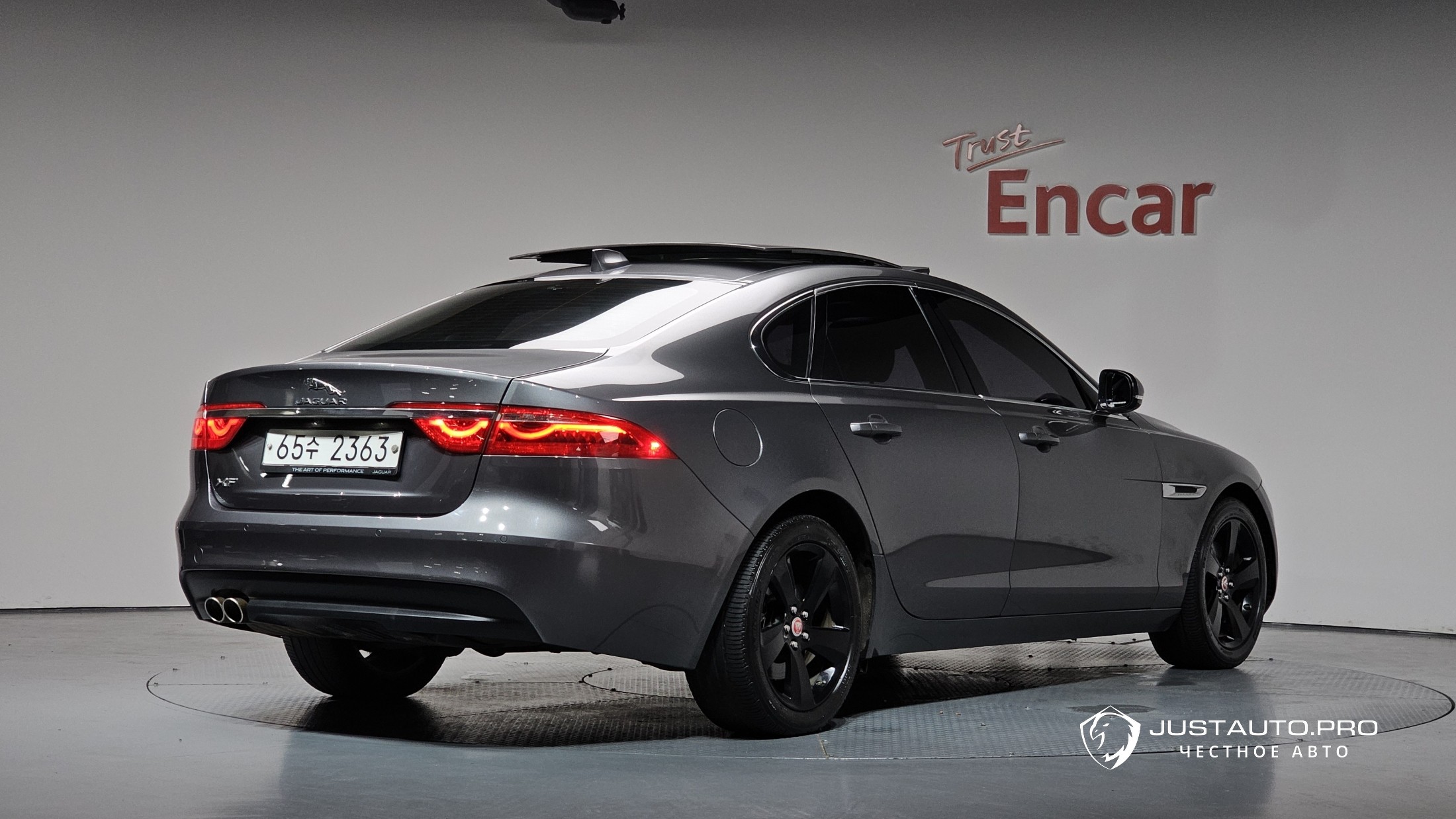 Автомобиль Jaguar XF