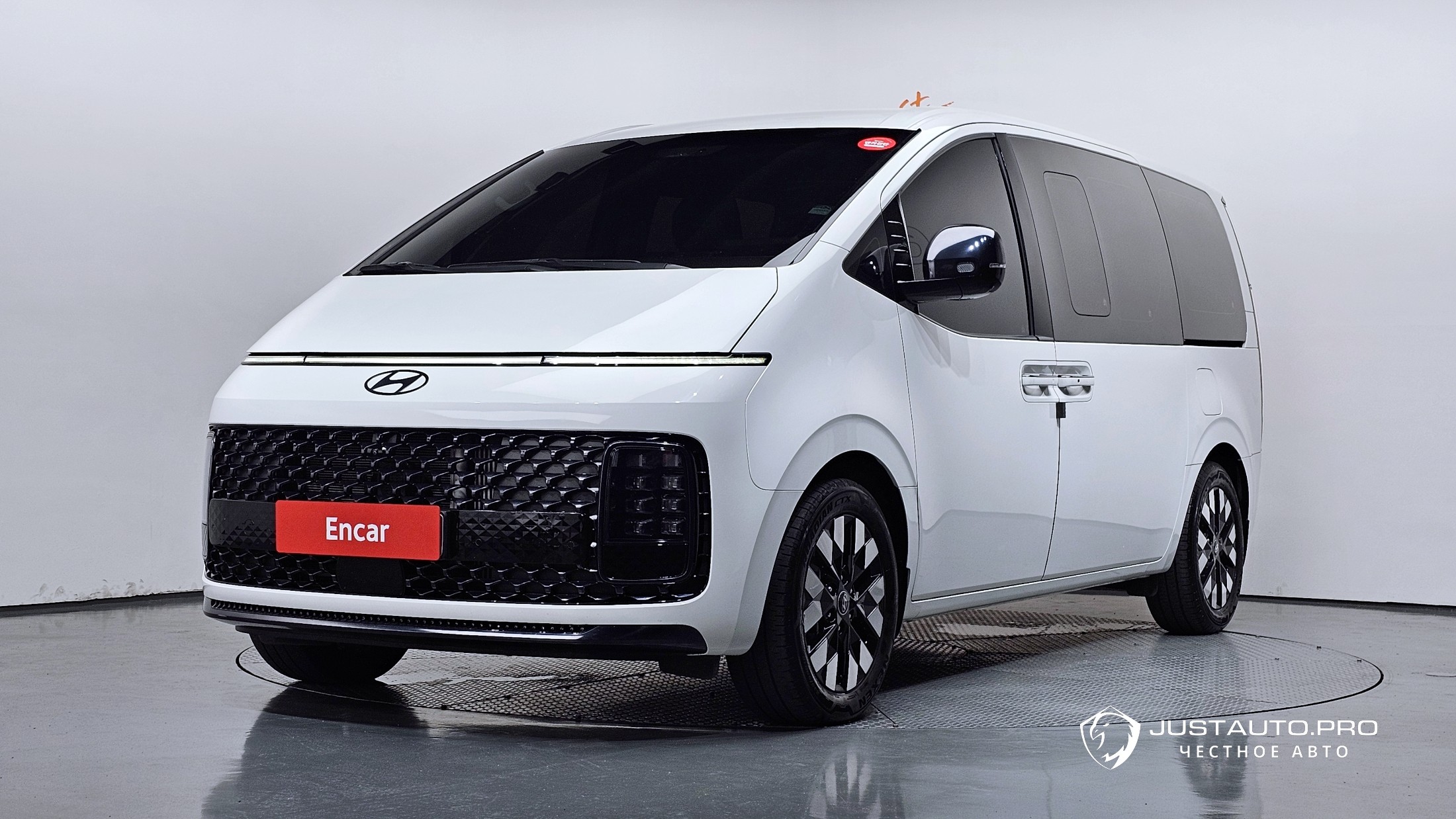 Автомобиль Hyundai Staria