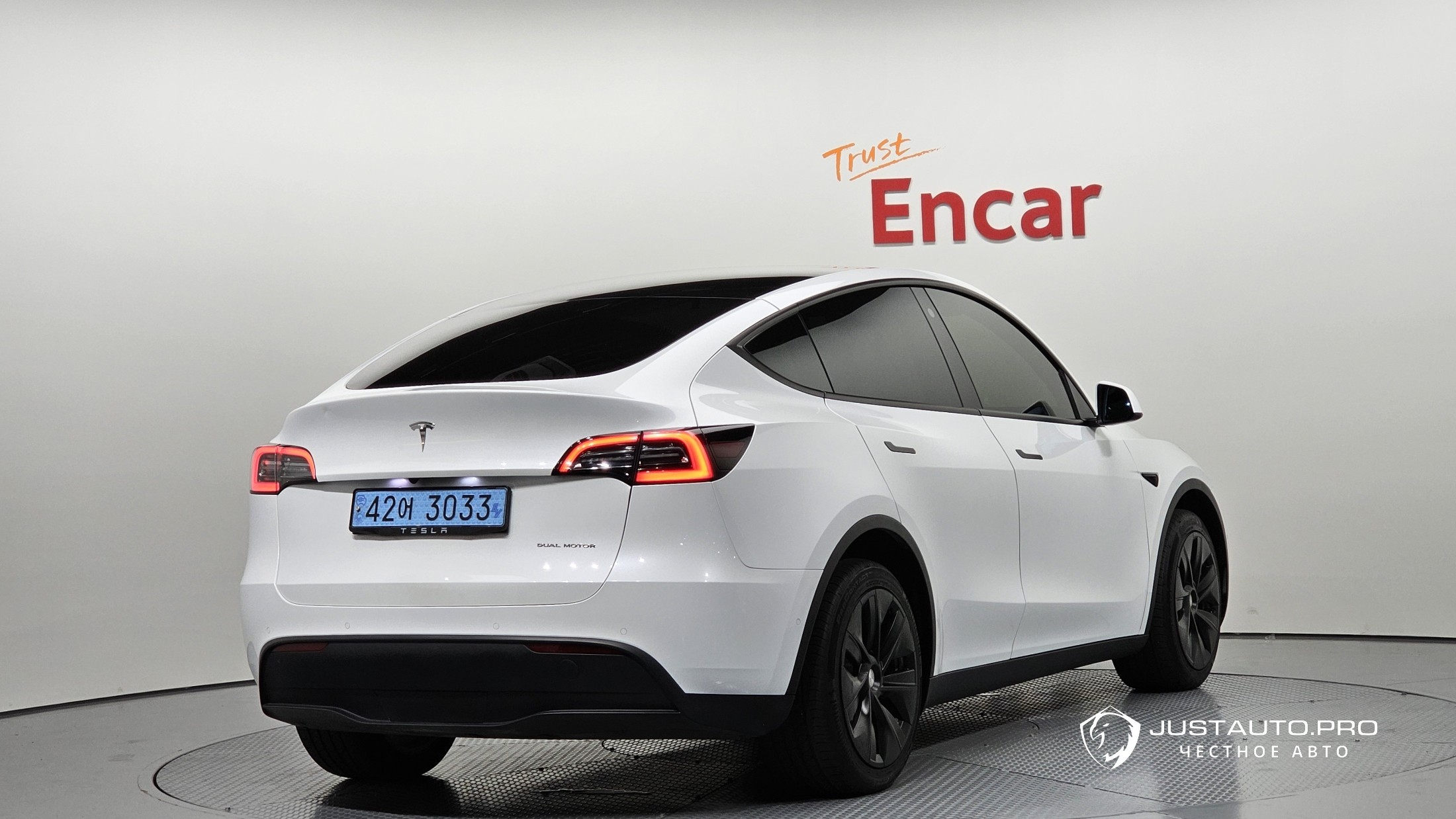 Автомобиль Tesla Model Y