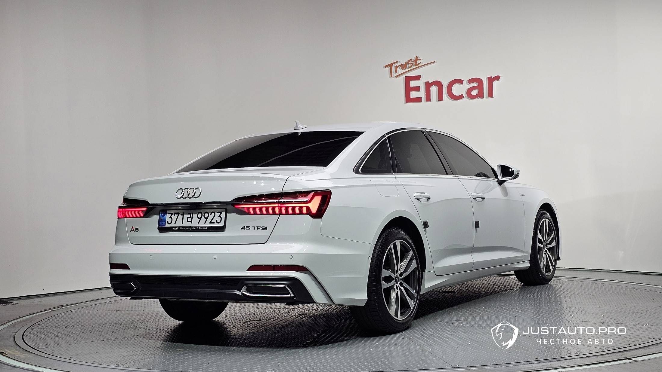 Автомобиль Audi A6