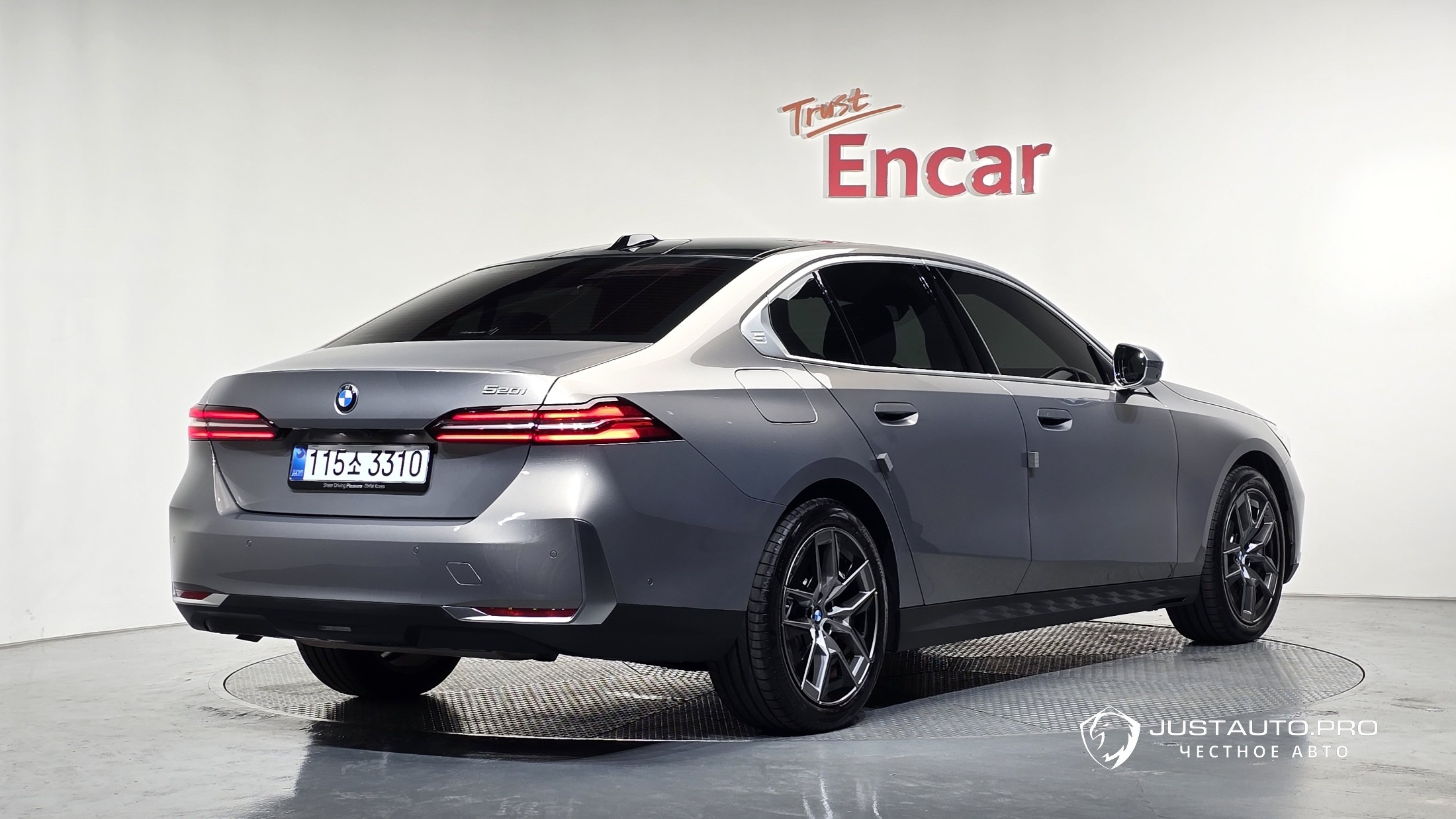 Автомобиль BMW 5-Series