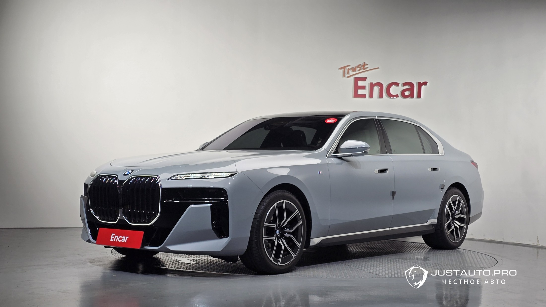 Автомобиль BMW 7-Series