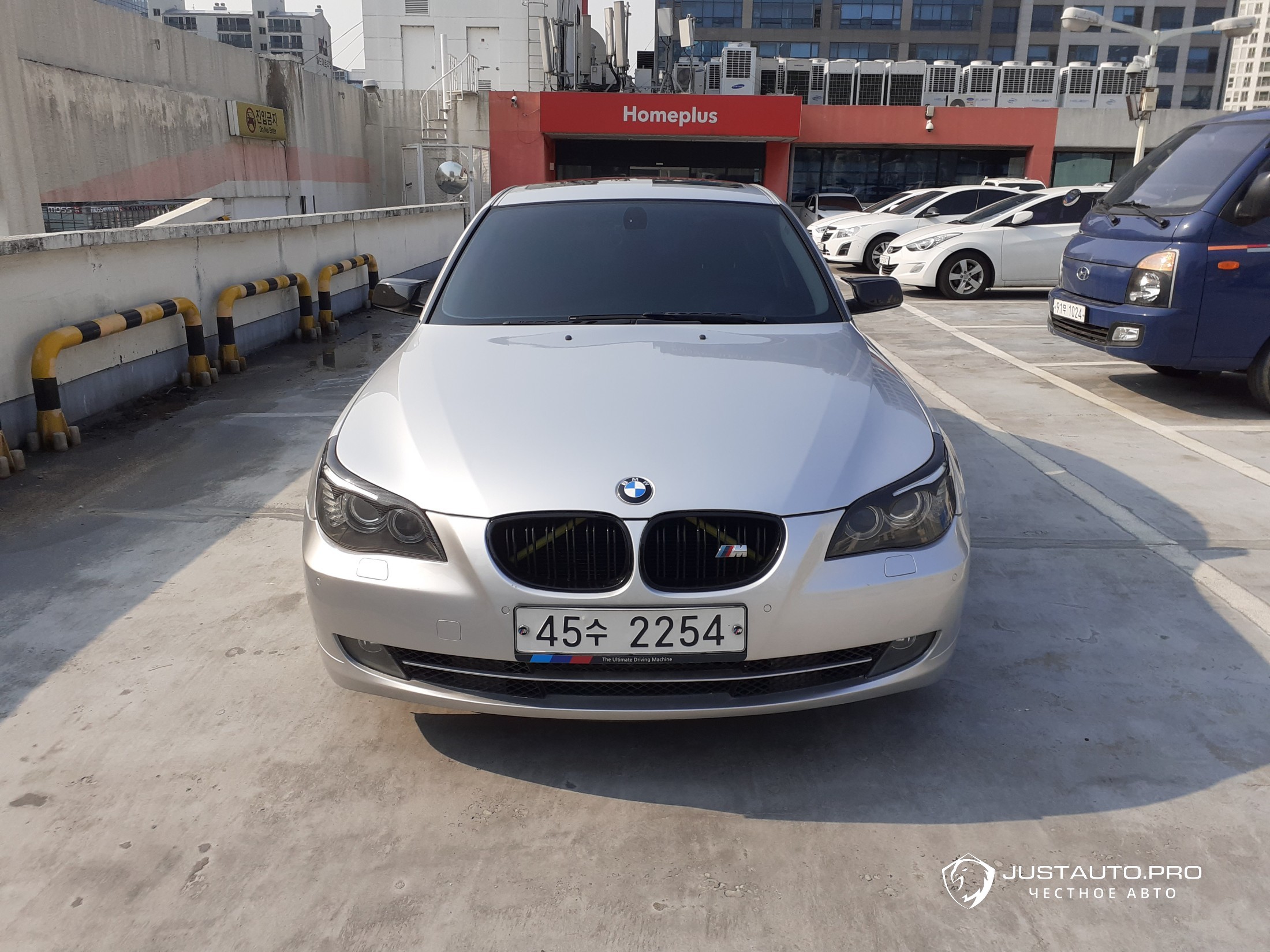 Автомобиль BMW 5-Series