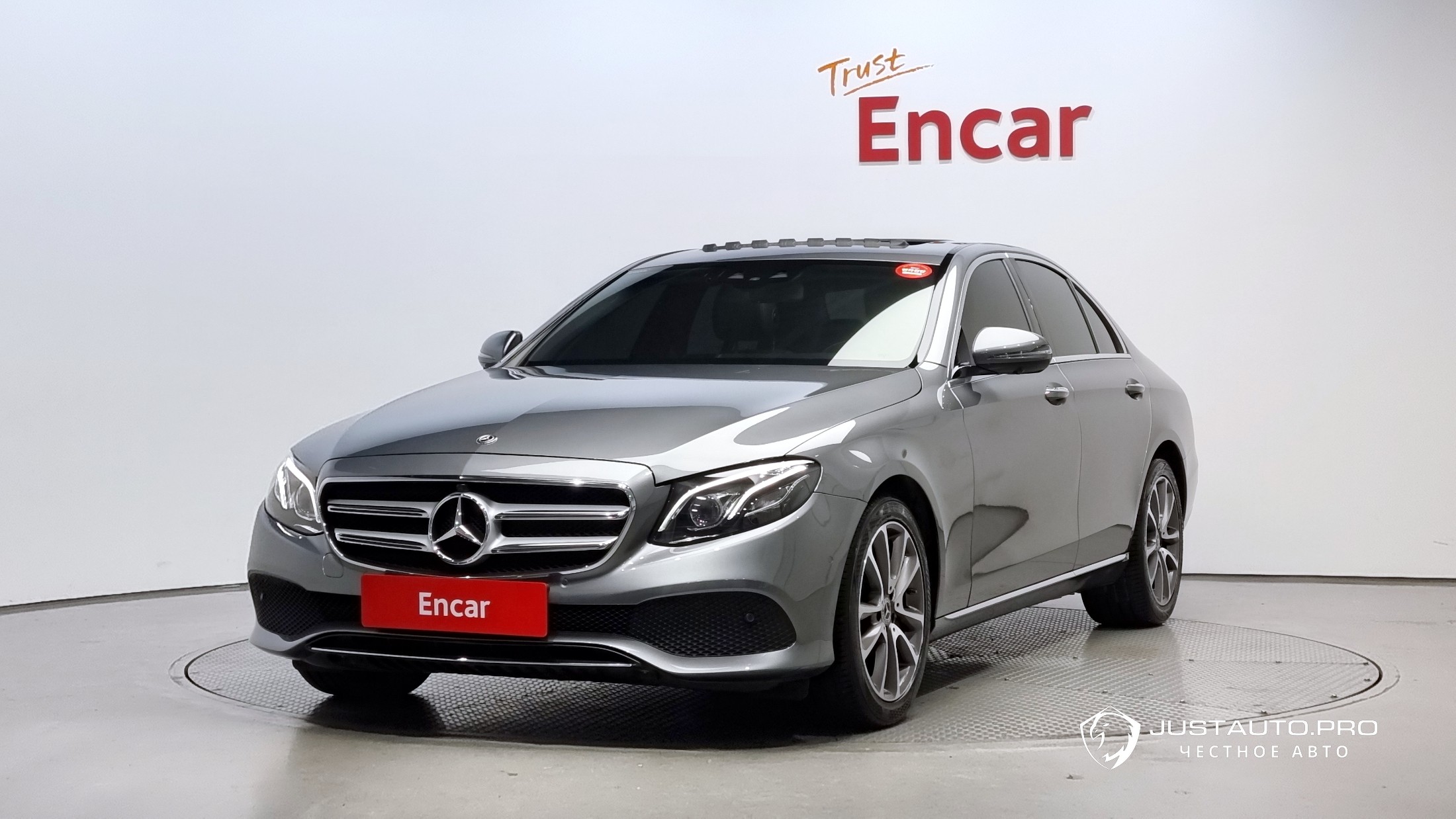 Автомобиль Mercedes-Benz E-Class