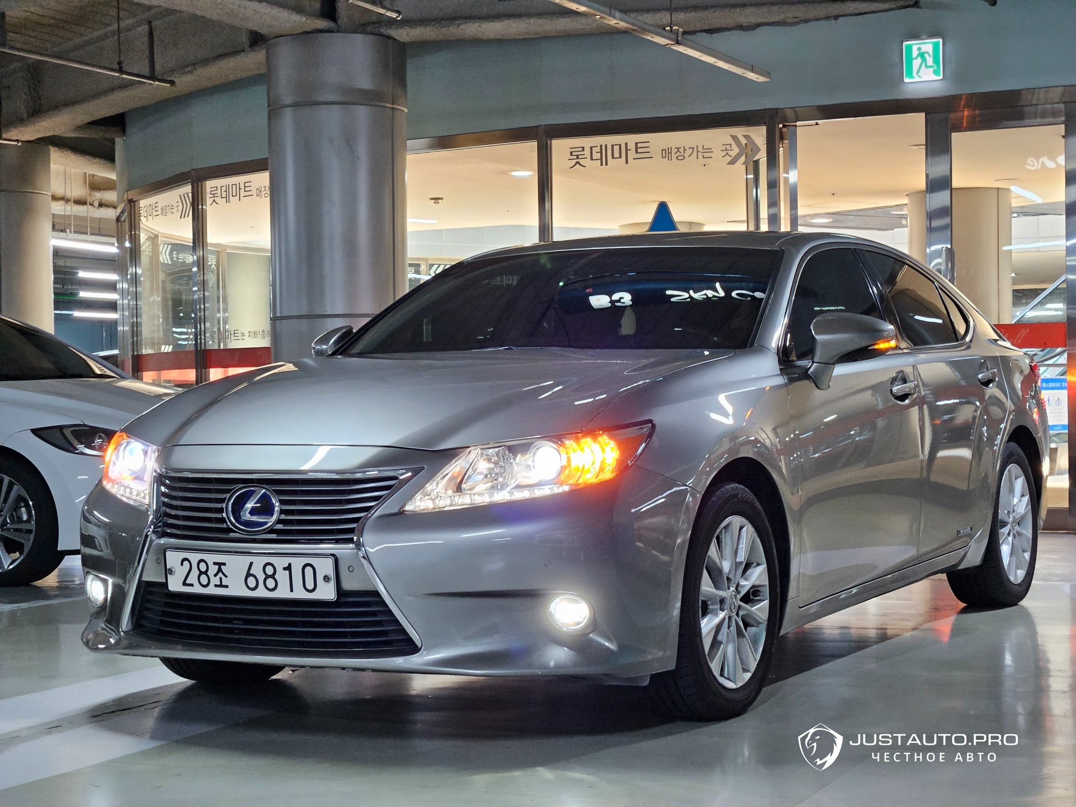 Автомобиль Lexus ES