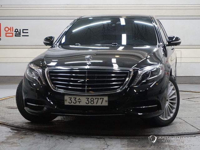 Автомобиль Mercedes-Benz S-Class