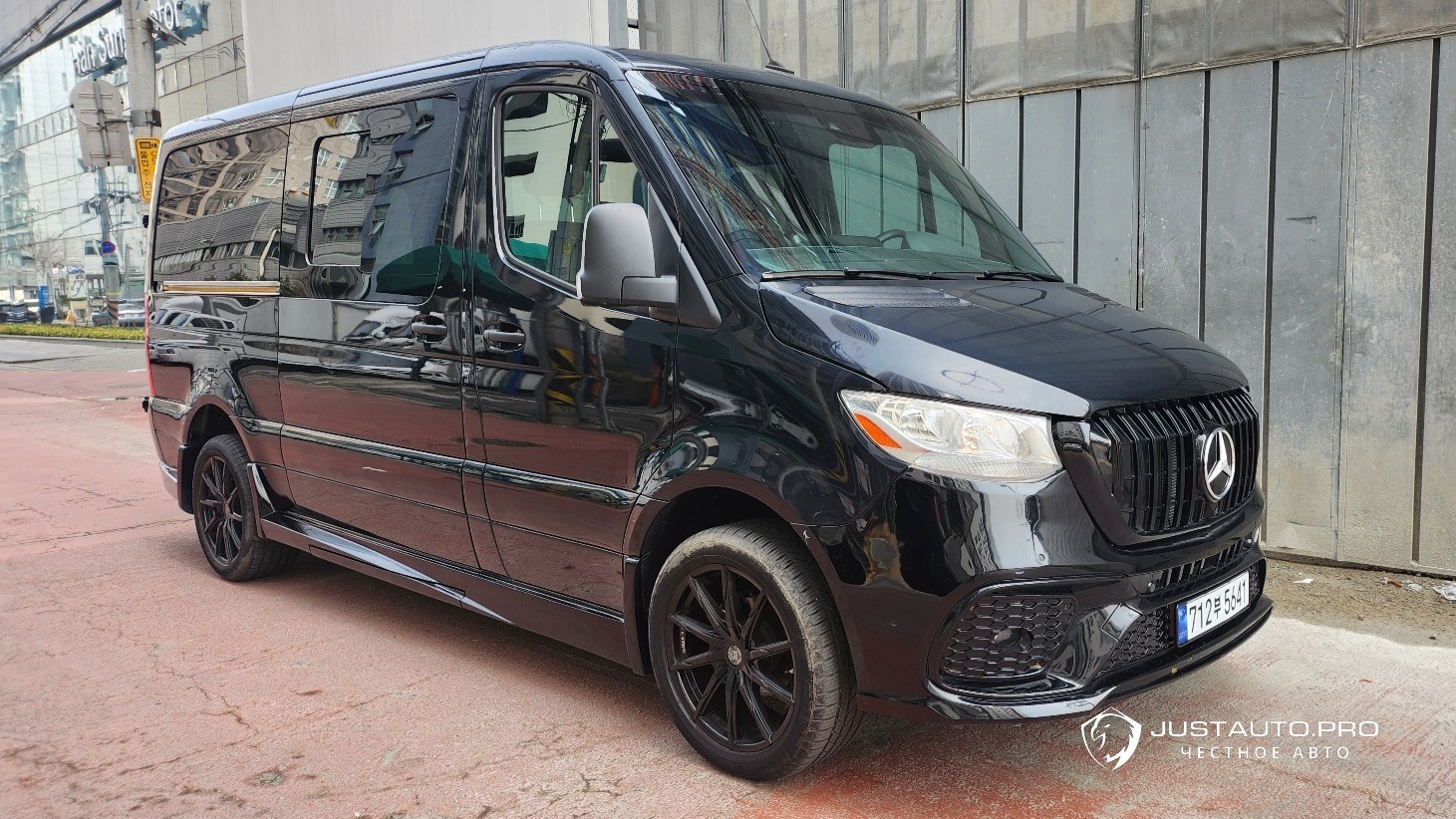 Автомобиль Mercedes-Benz Sprinter