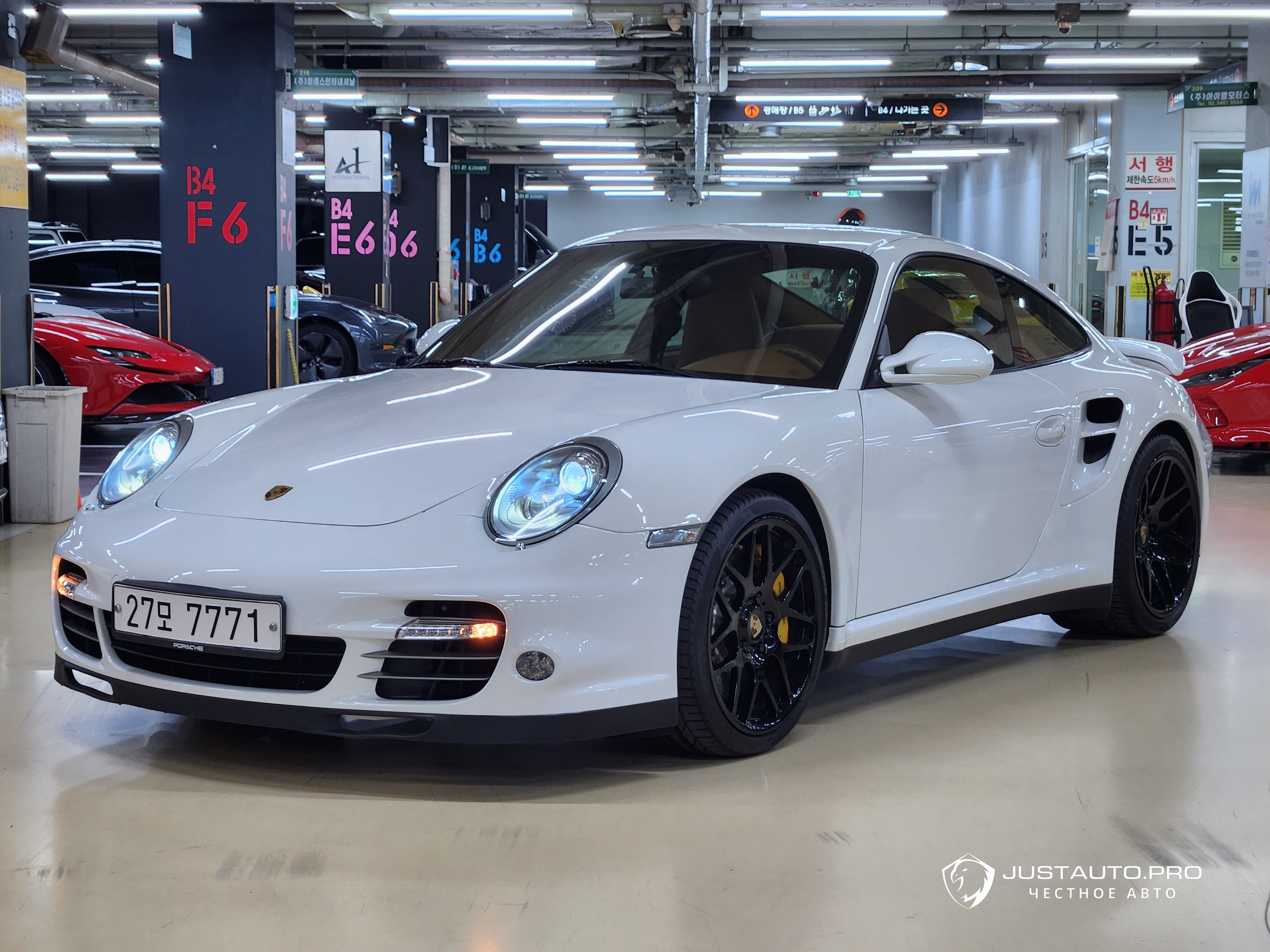 Автомобиль Porsche 911