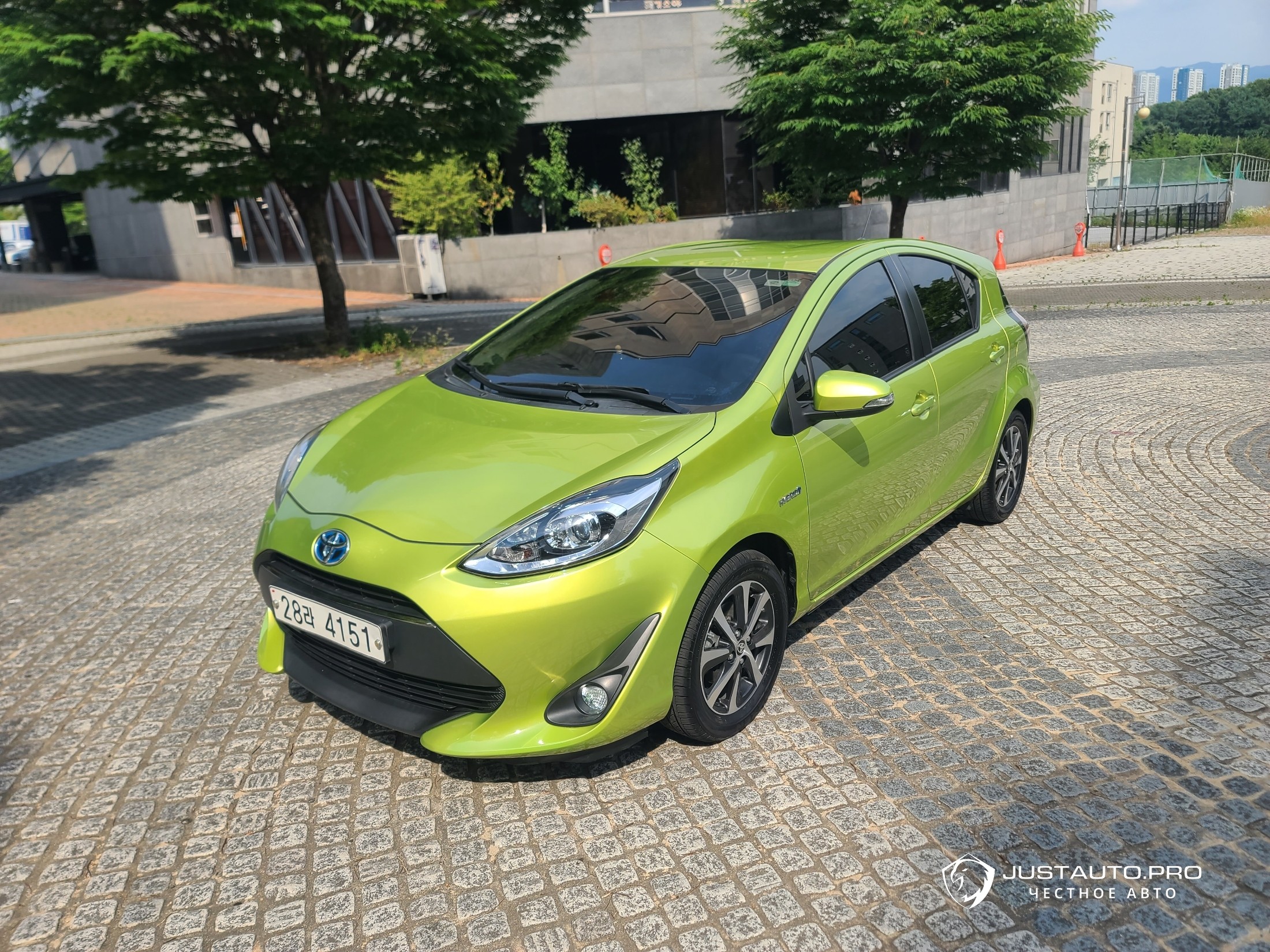 Автомобиль Toyota Prius