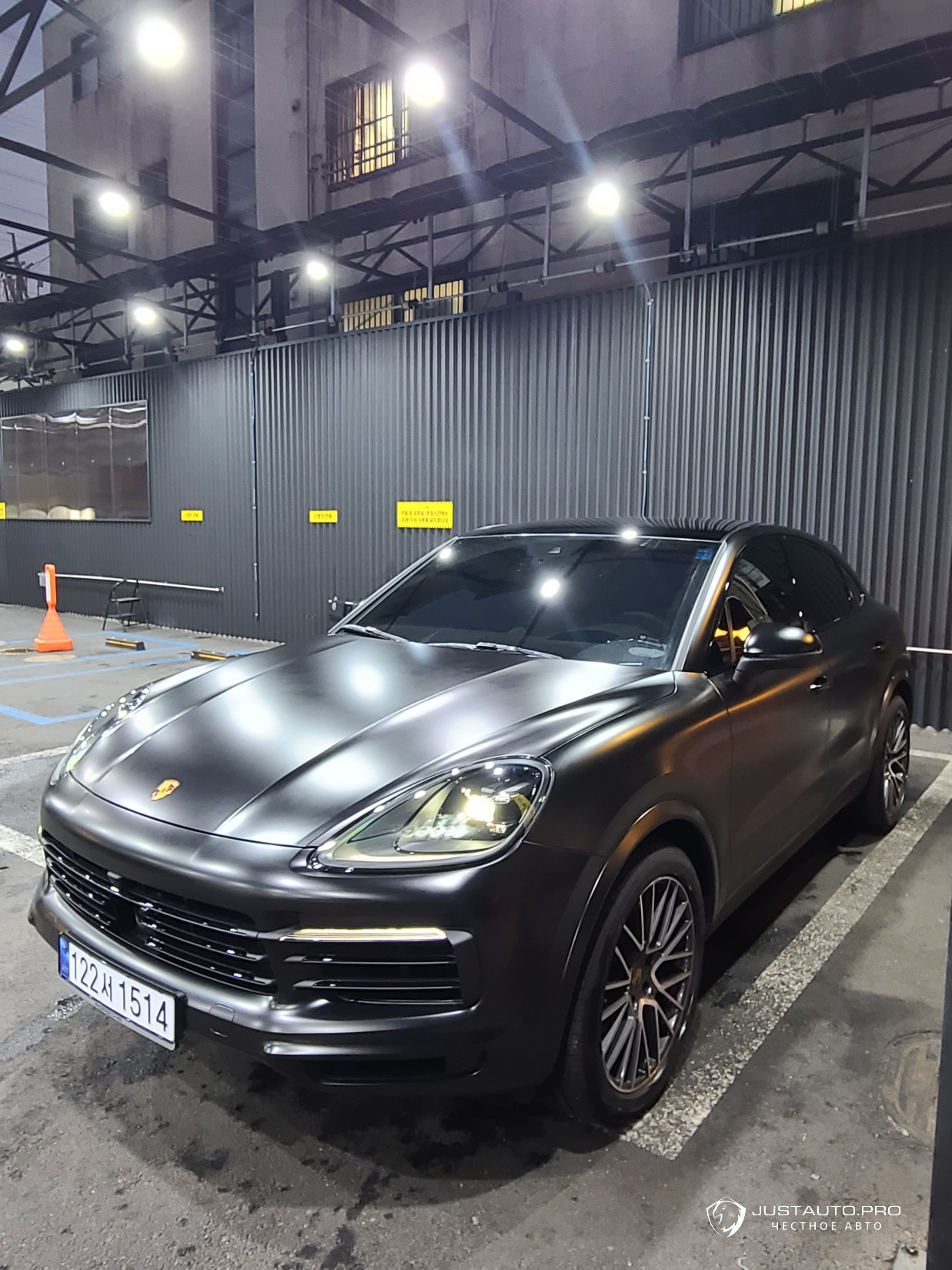 Автомобиль Porsche Cayenne
