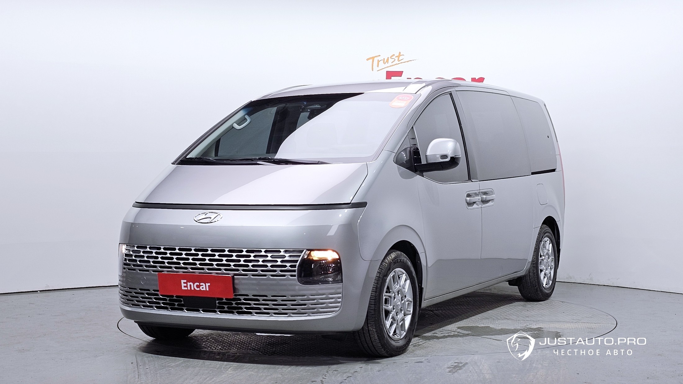 Автомобиль Hyundai Staria