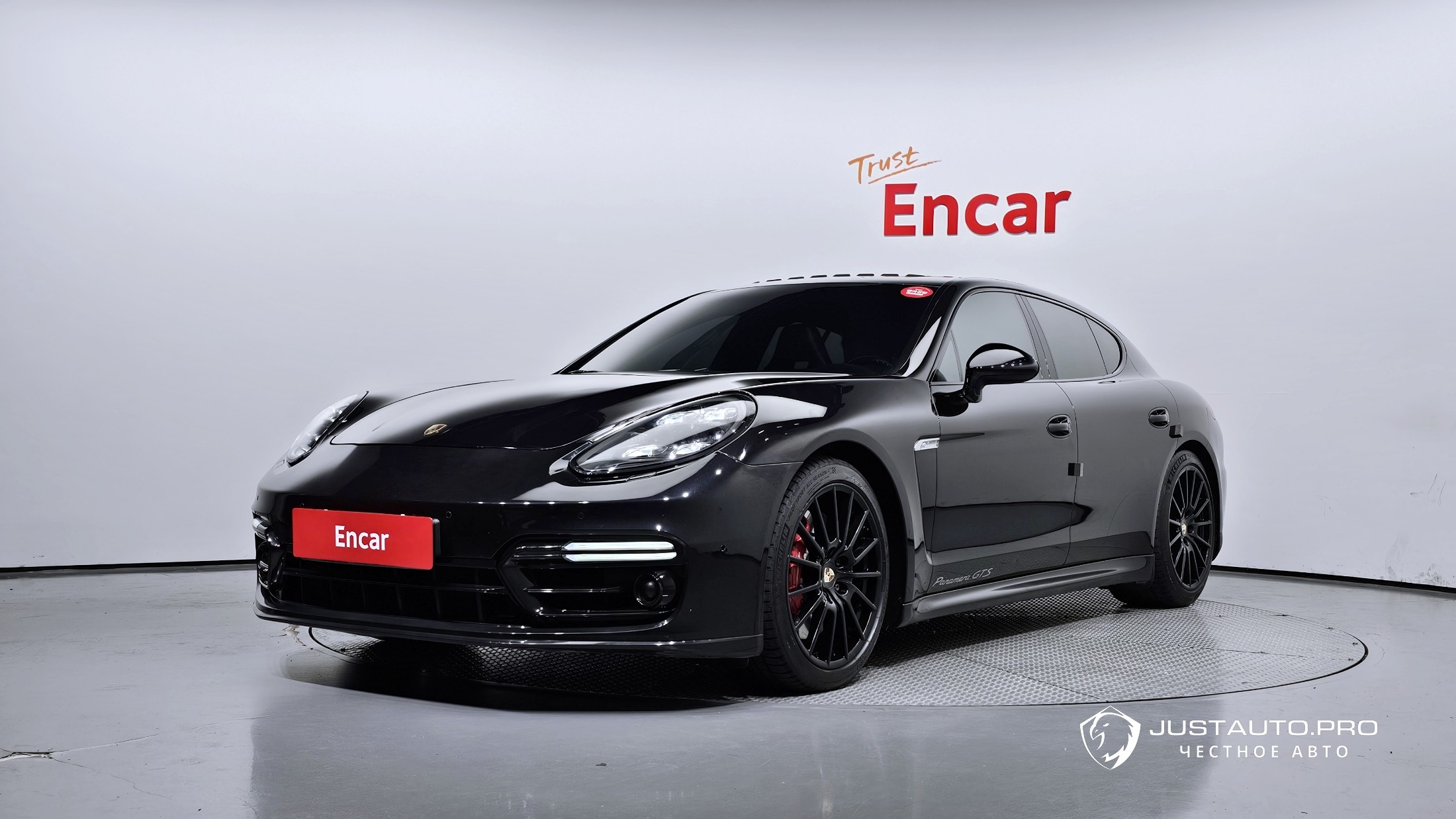 Автомобиль Porsche Panamera