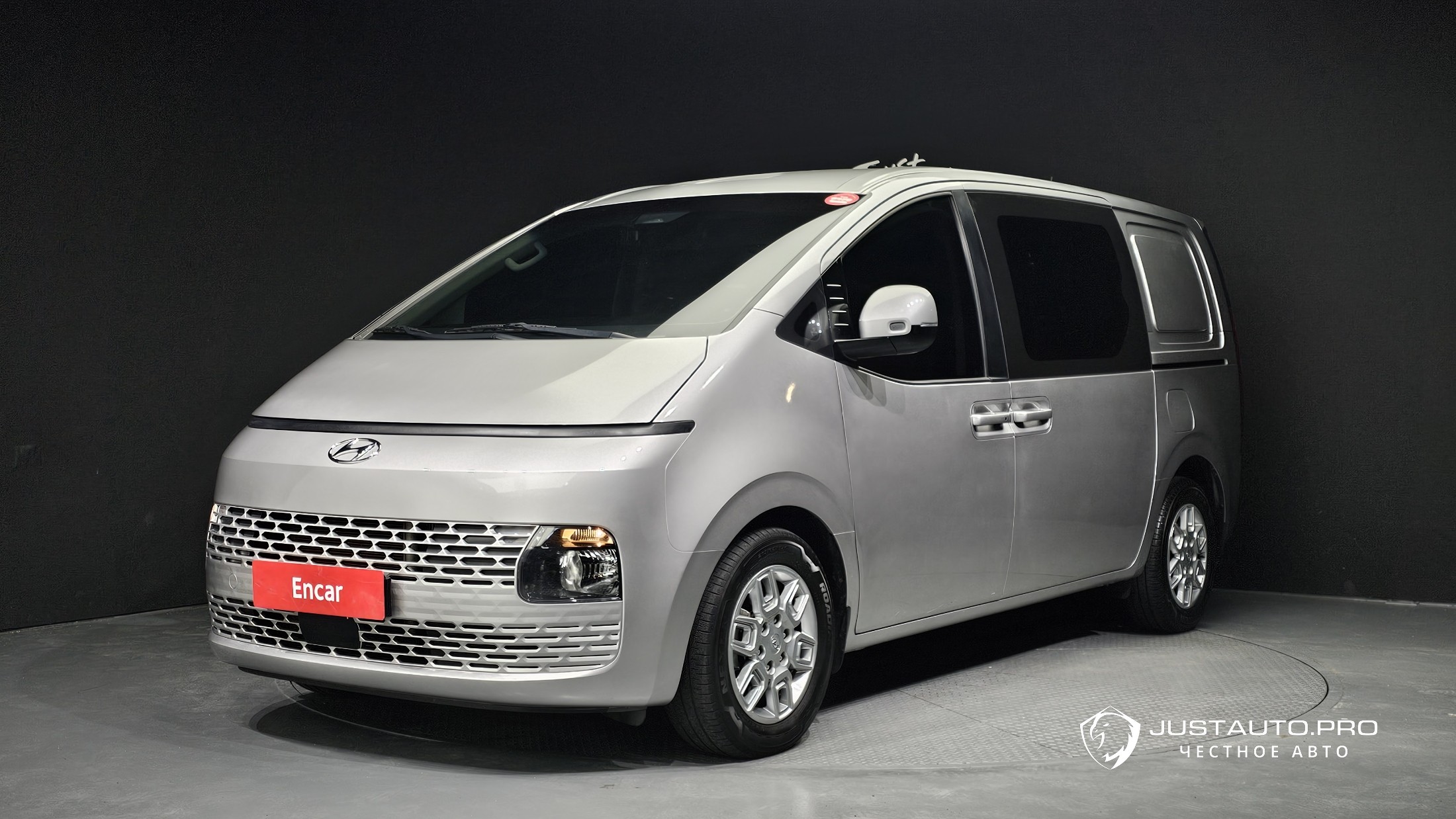 Автомобиль Hyundai Staria