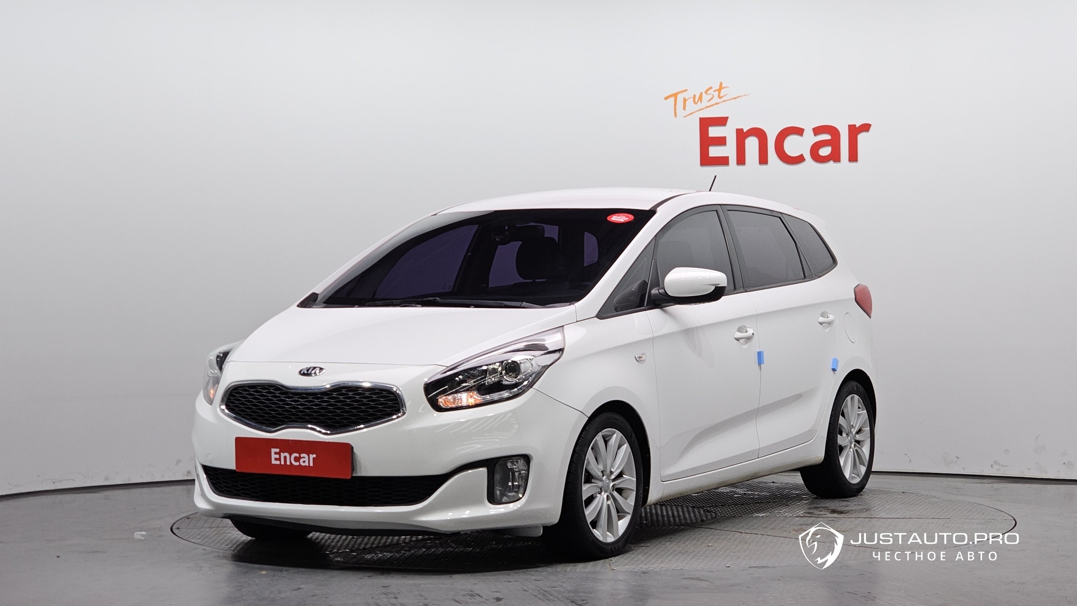 Автомобиль Kia Carens
