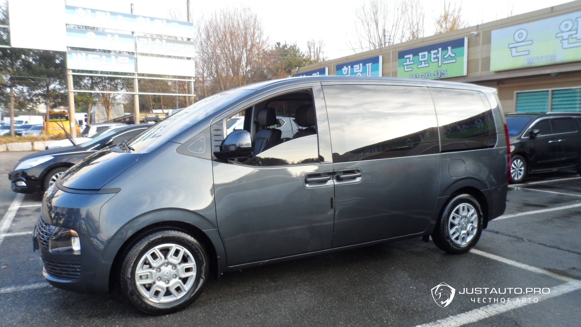 Автомобиль Hyundai Staria