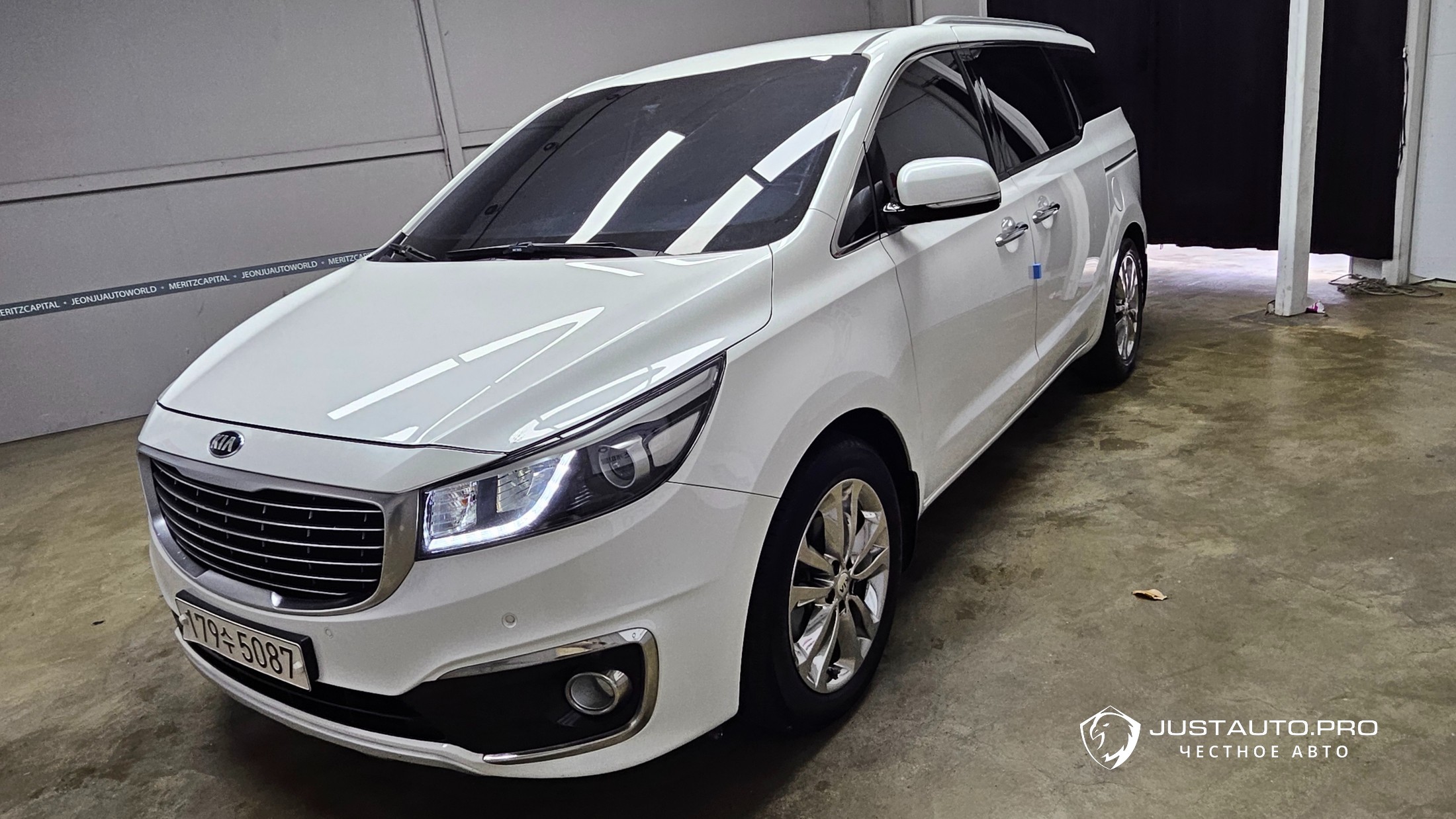 Автомобиль Kia Canival