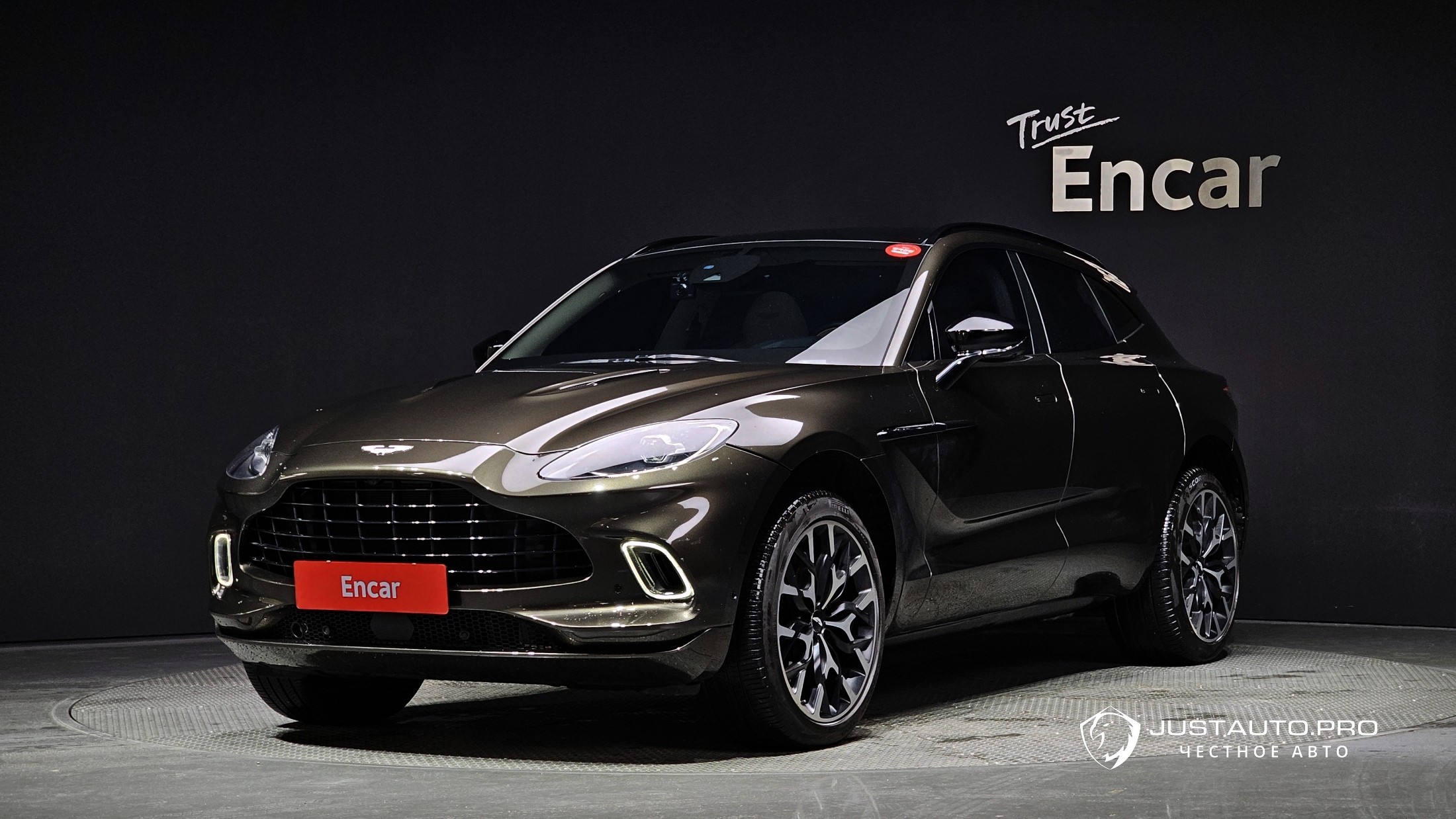 Автомобиль Astonmartin DBX
