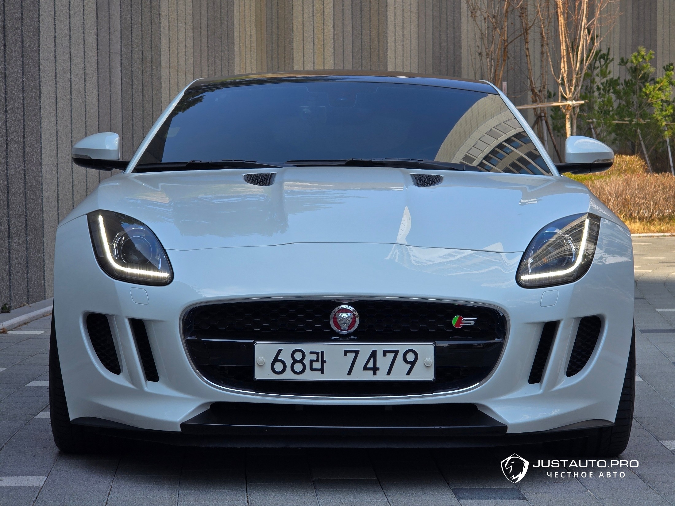 Автомобиль Jaguar F-TYPE