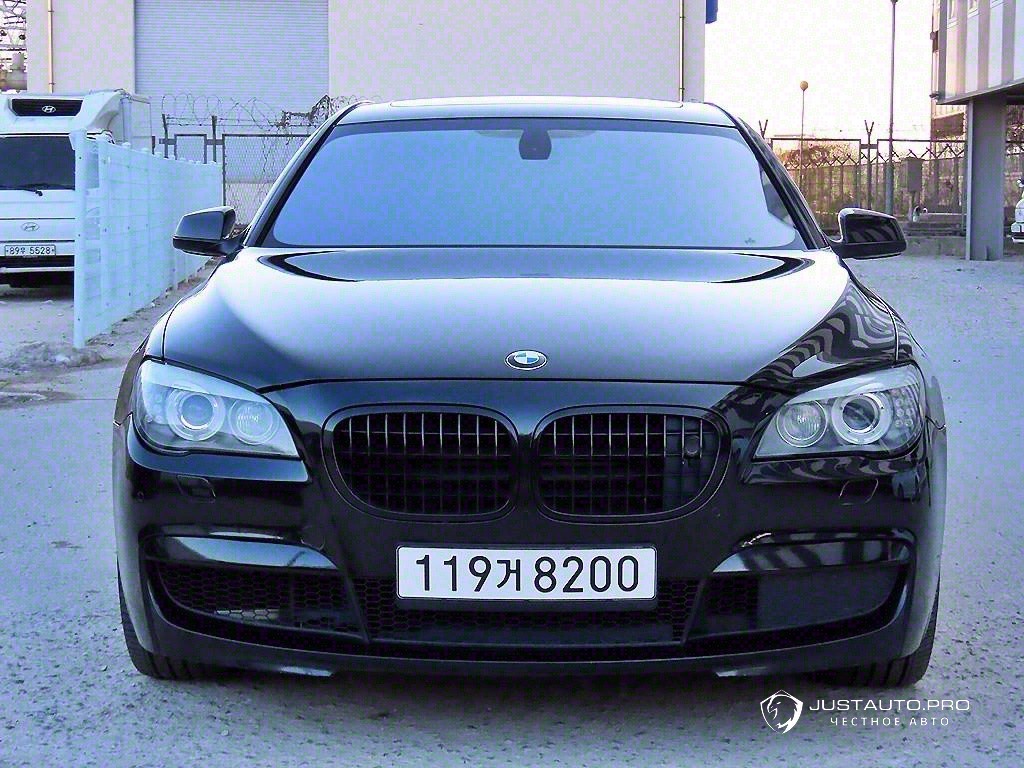 Автомобиль BMW 7-Series