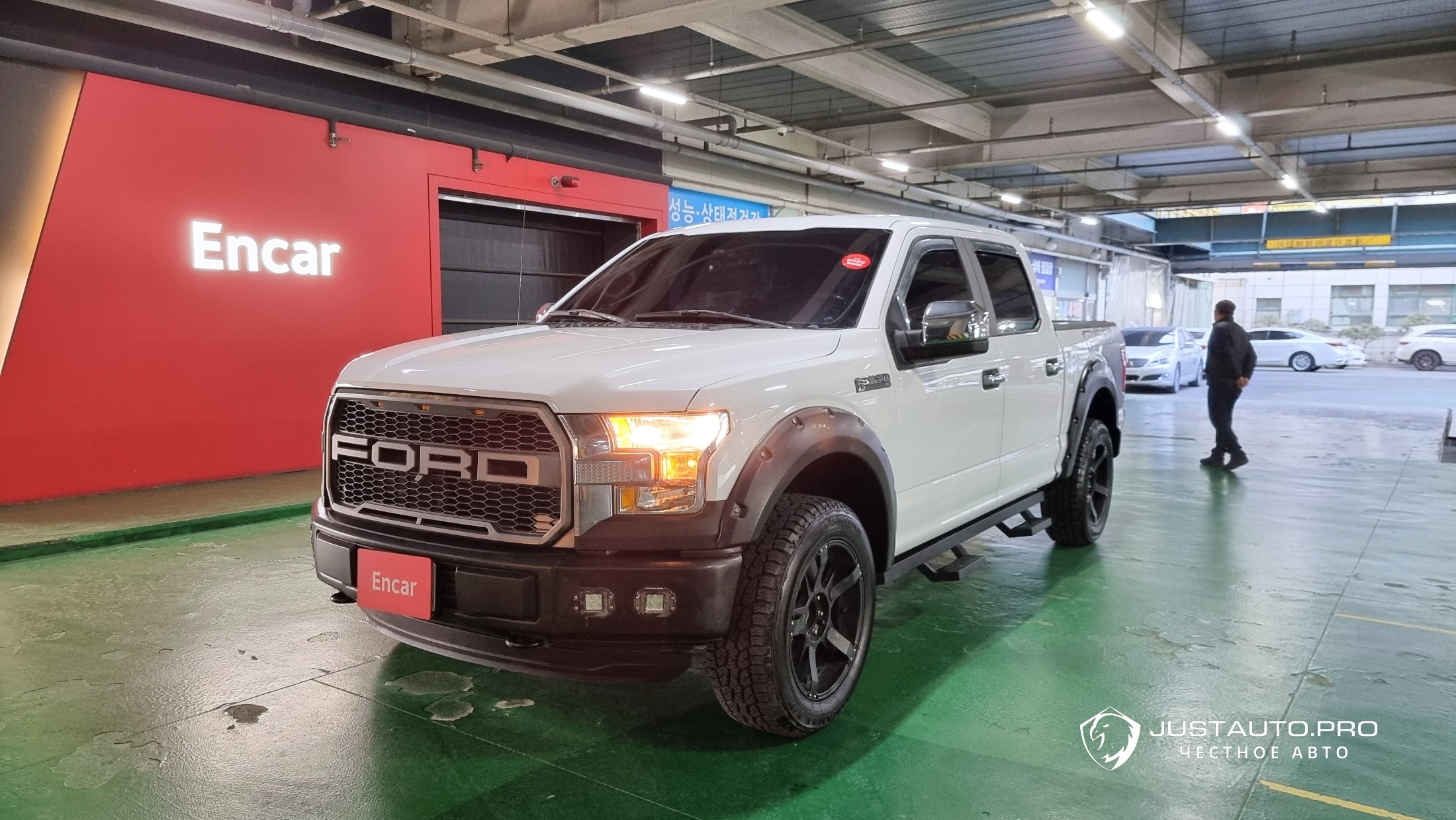 Автомобиль Ford F150