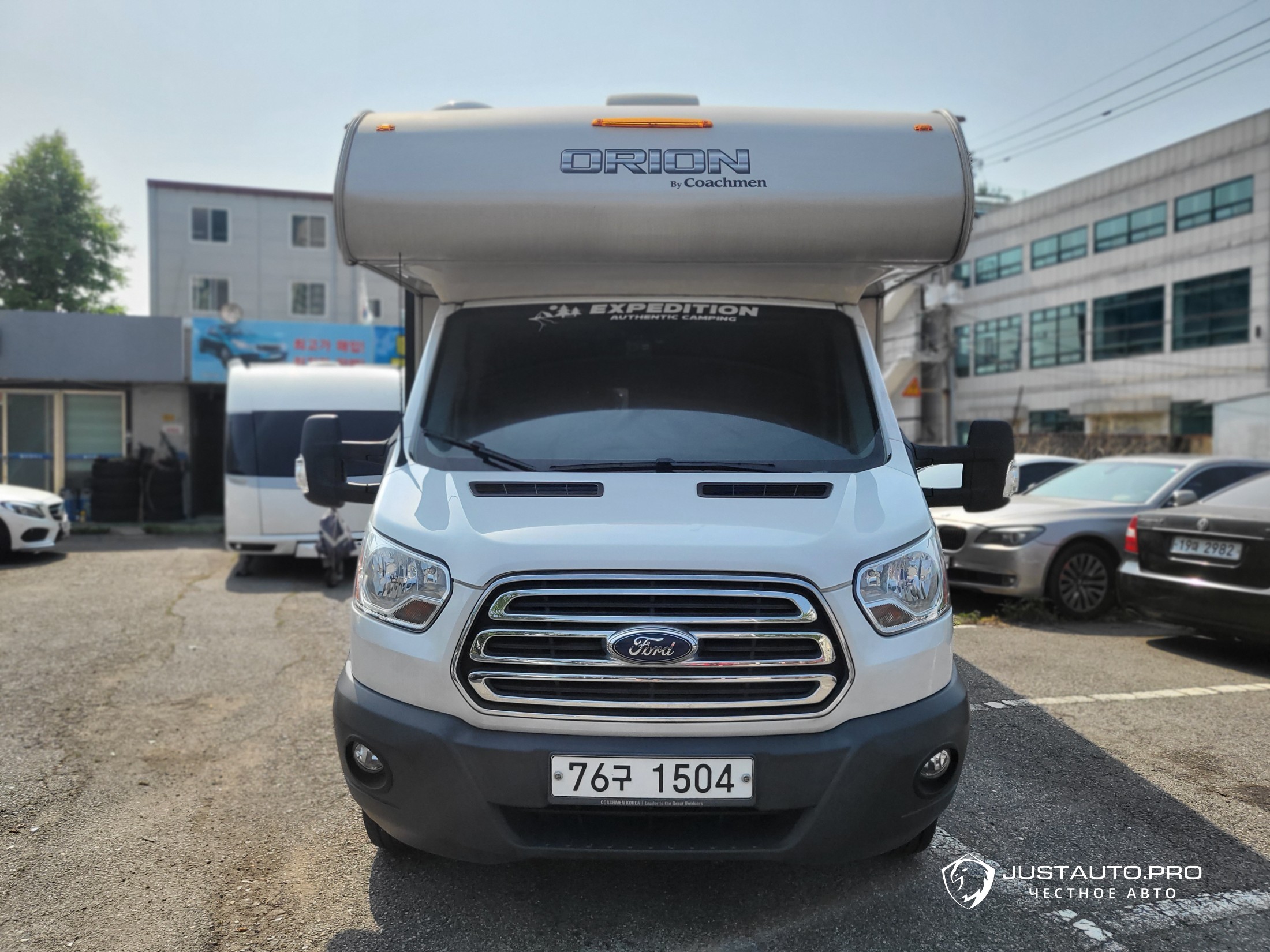 Автомобиль Ford Transit