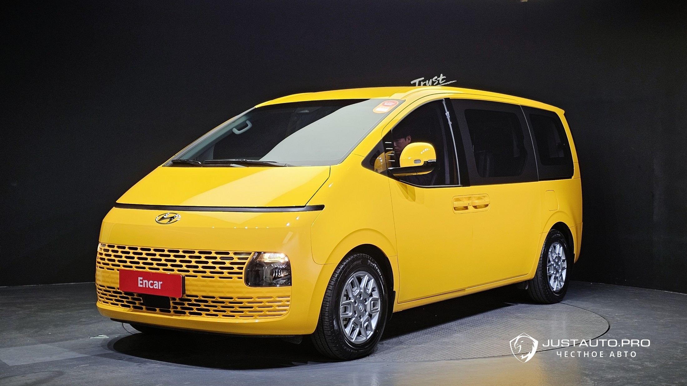 Автомобиль Hyundai Staria