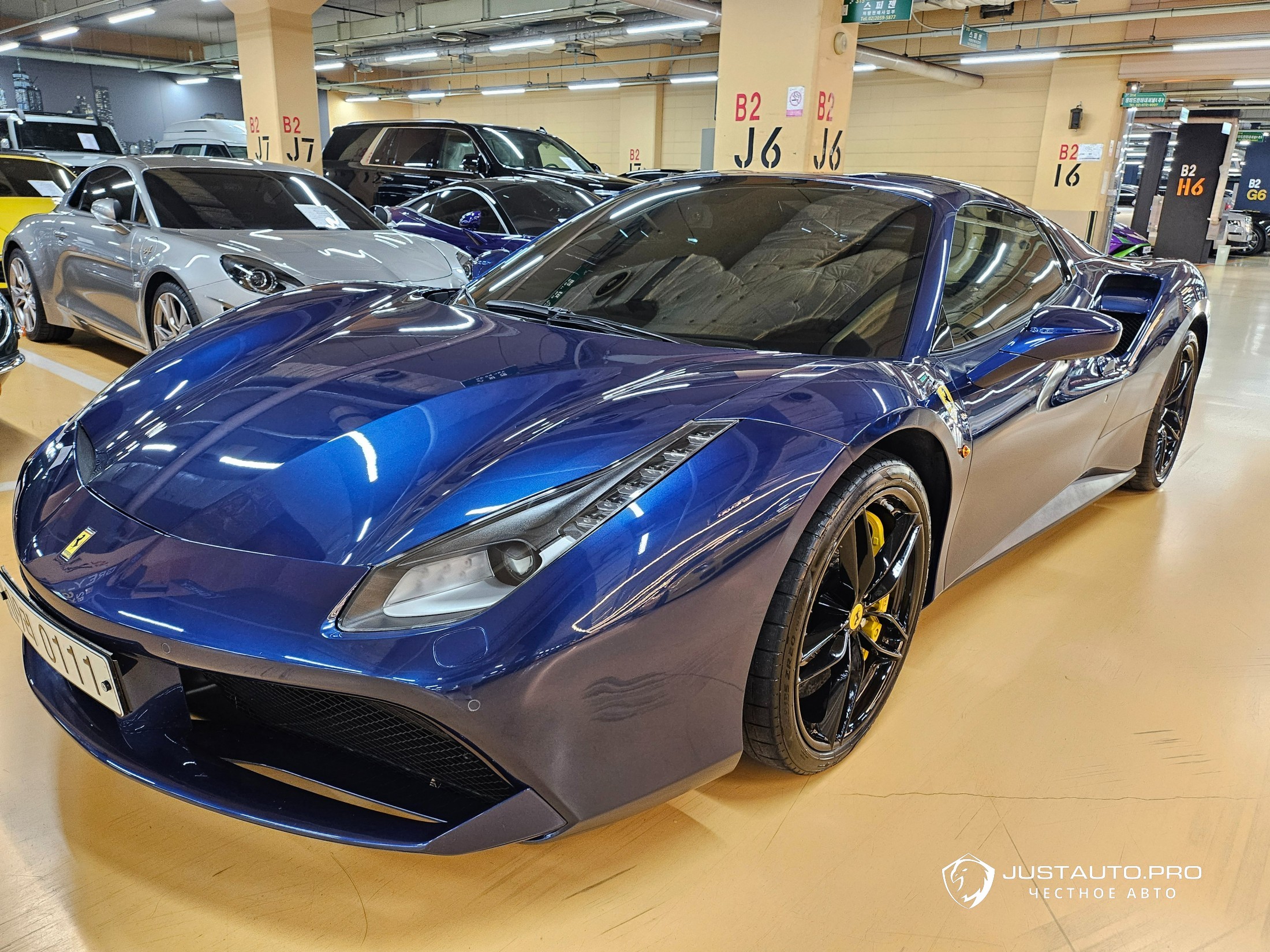 Автомобиль Ferrari 488