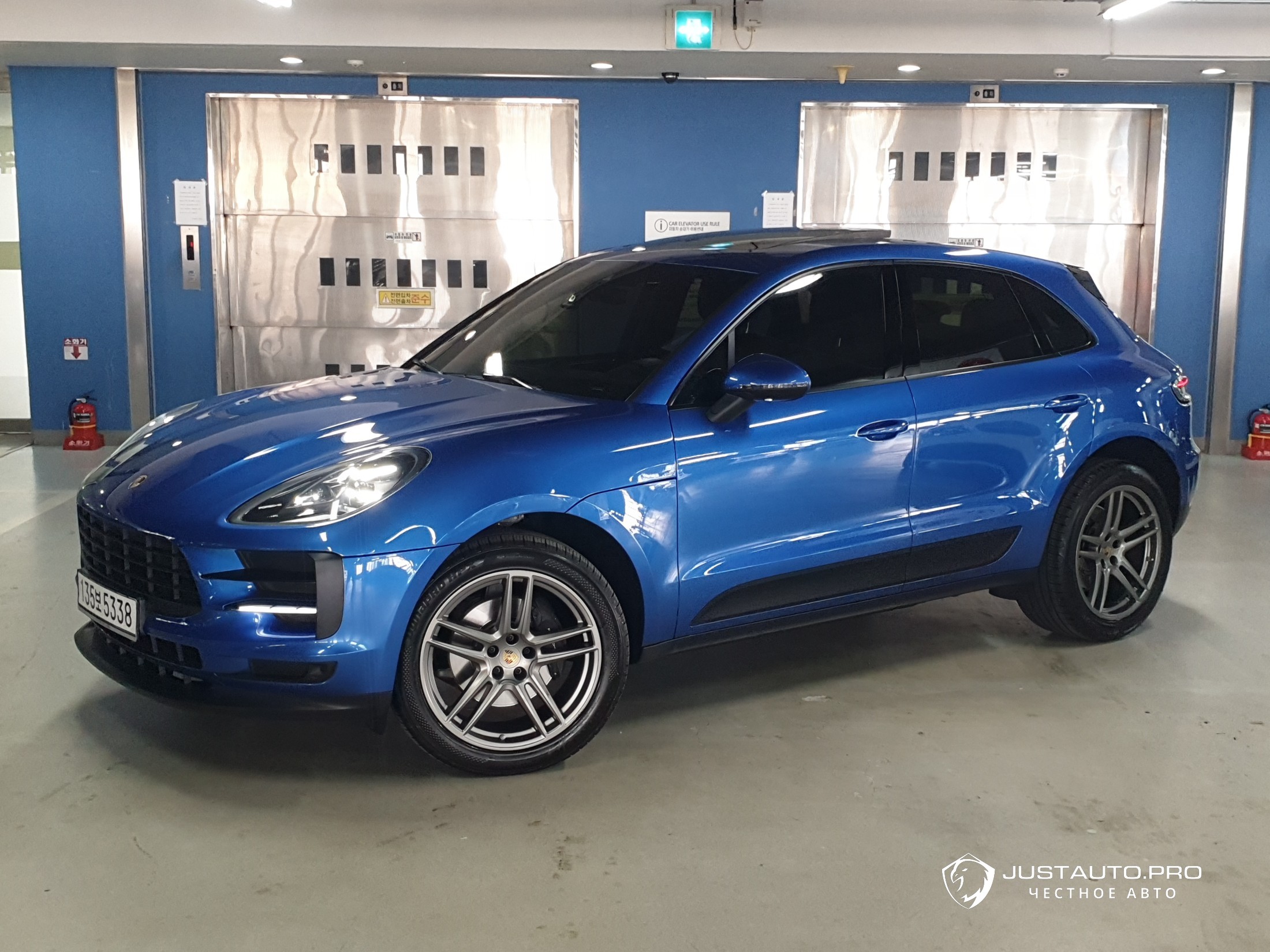 Автомобиль Porsche Macan