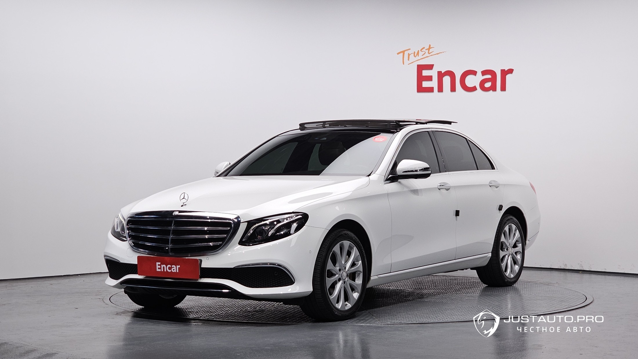 Автомобиль Mercedes-Benz E-Class