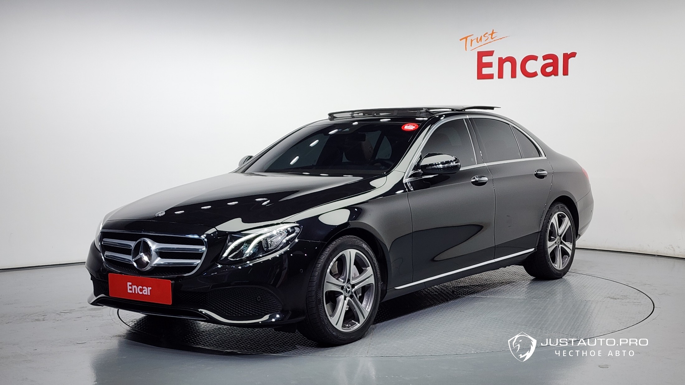 Автомобиль Mercedes-Benz E-Class