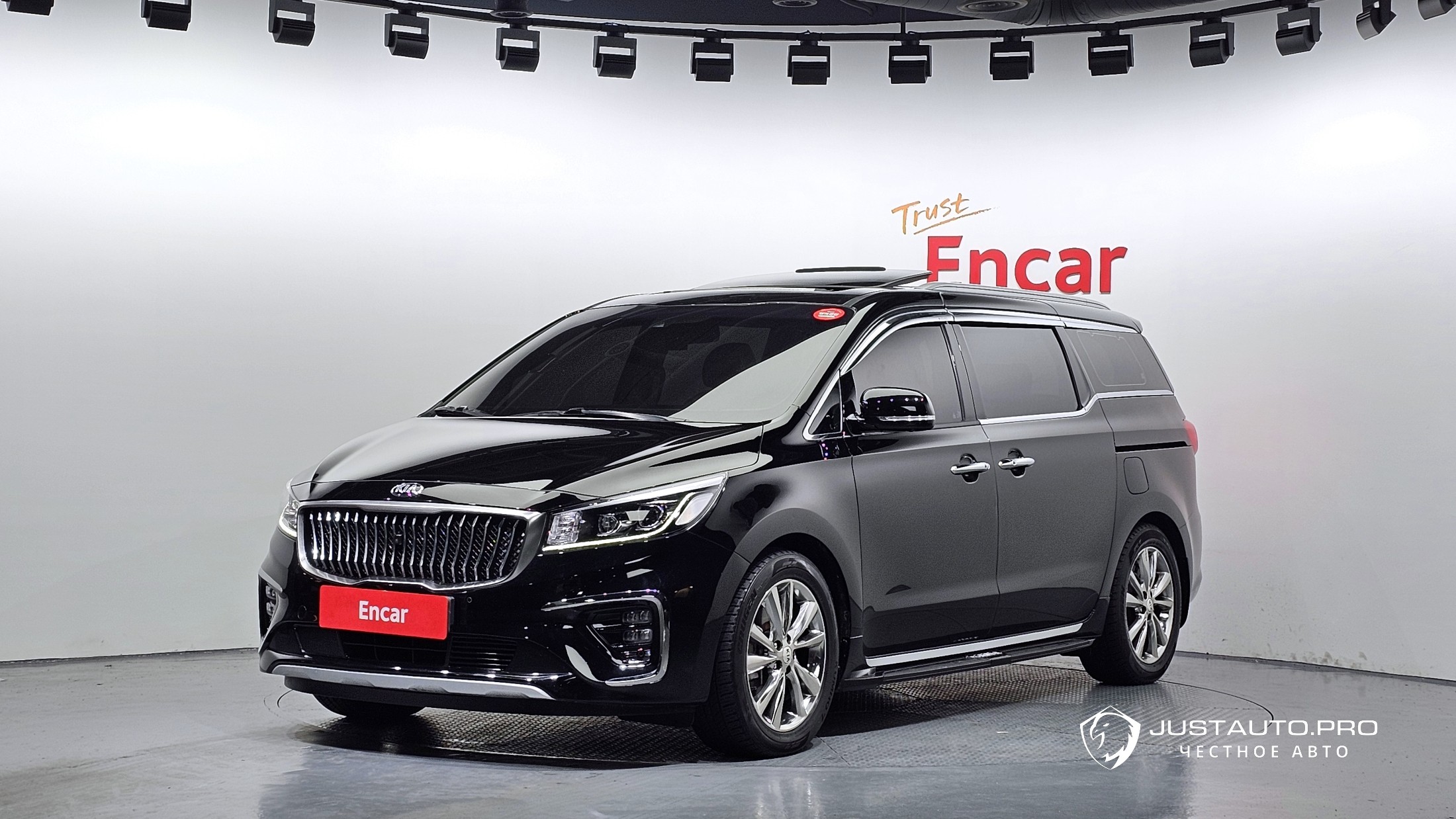 Автомобиль Kia Canival