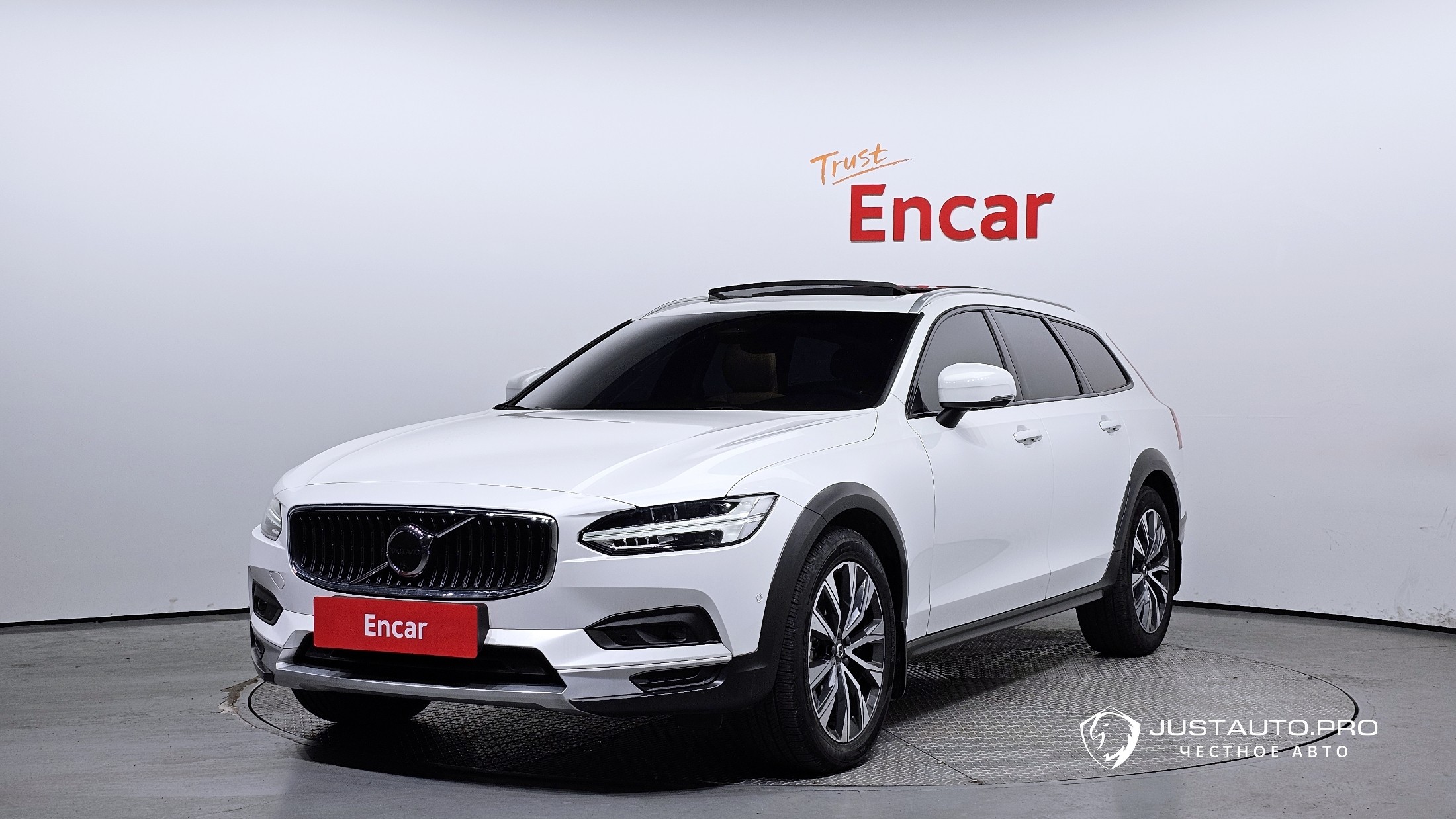 Автомобиль Volvo V90