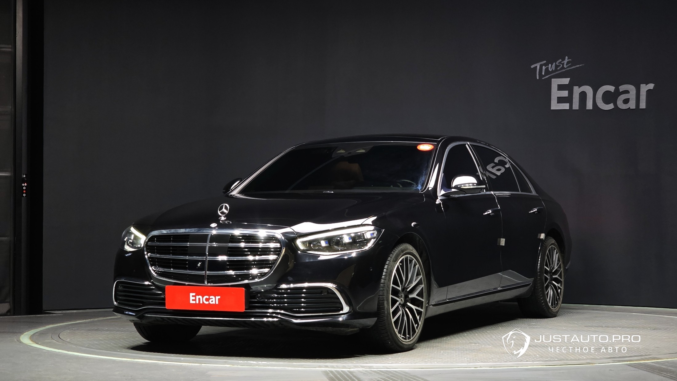 Автомобиль Mercedes-Benz S-Class