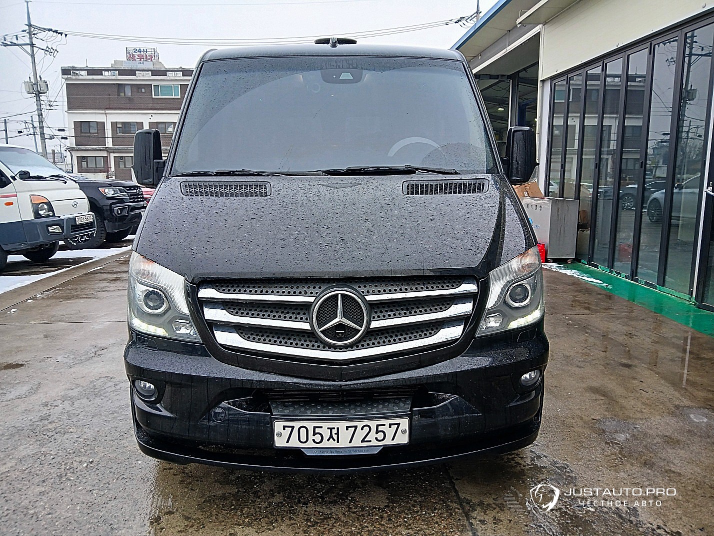 Автомобиль Mercedes-Benz Sprinter