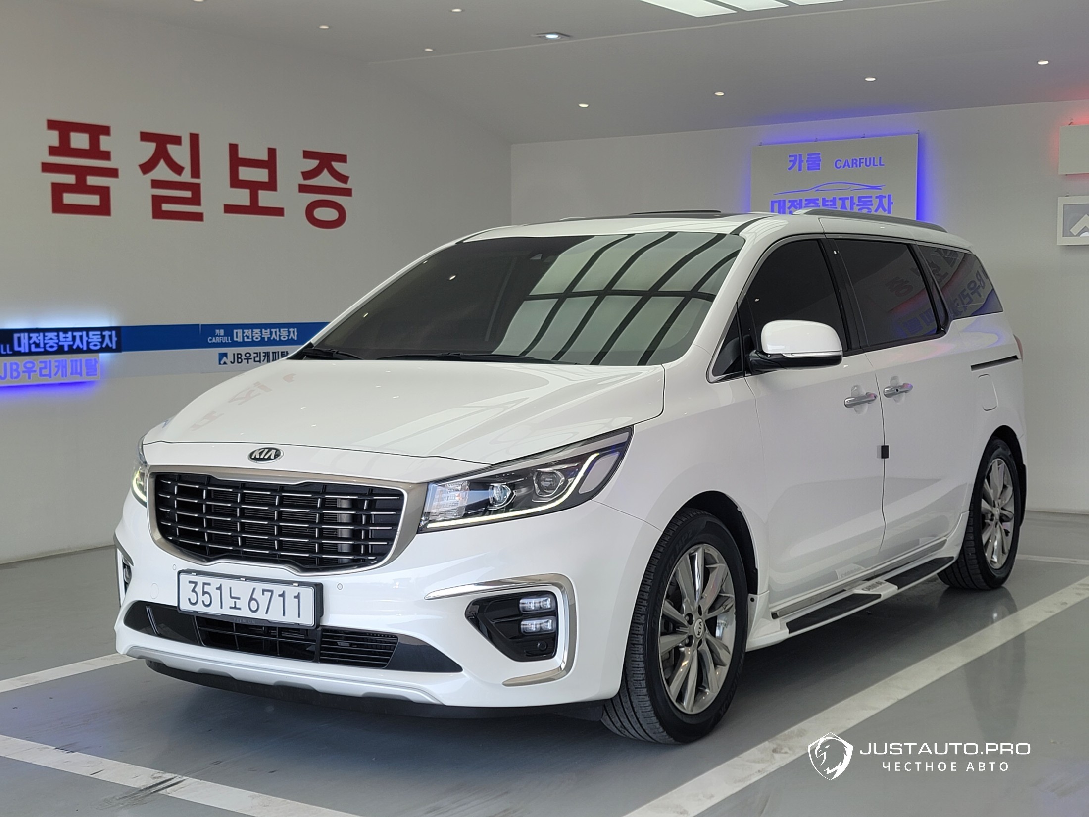 Автомобиль Kia Canival