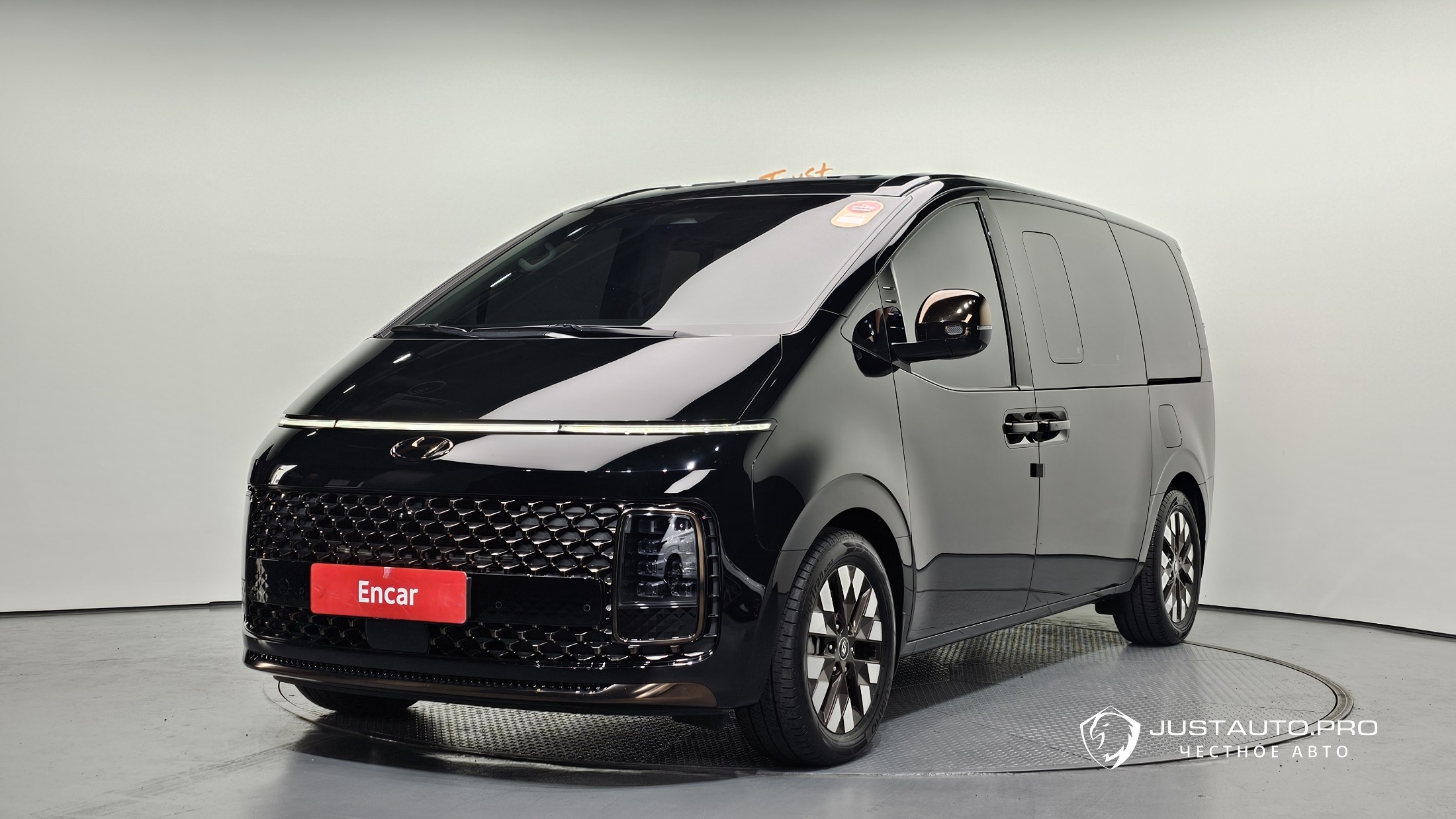 Автомобиль Hyundai Staria