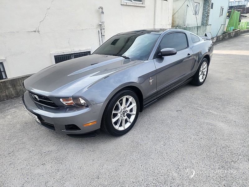 Автомобиль Ford Mustang