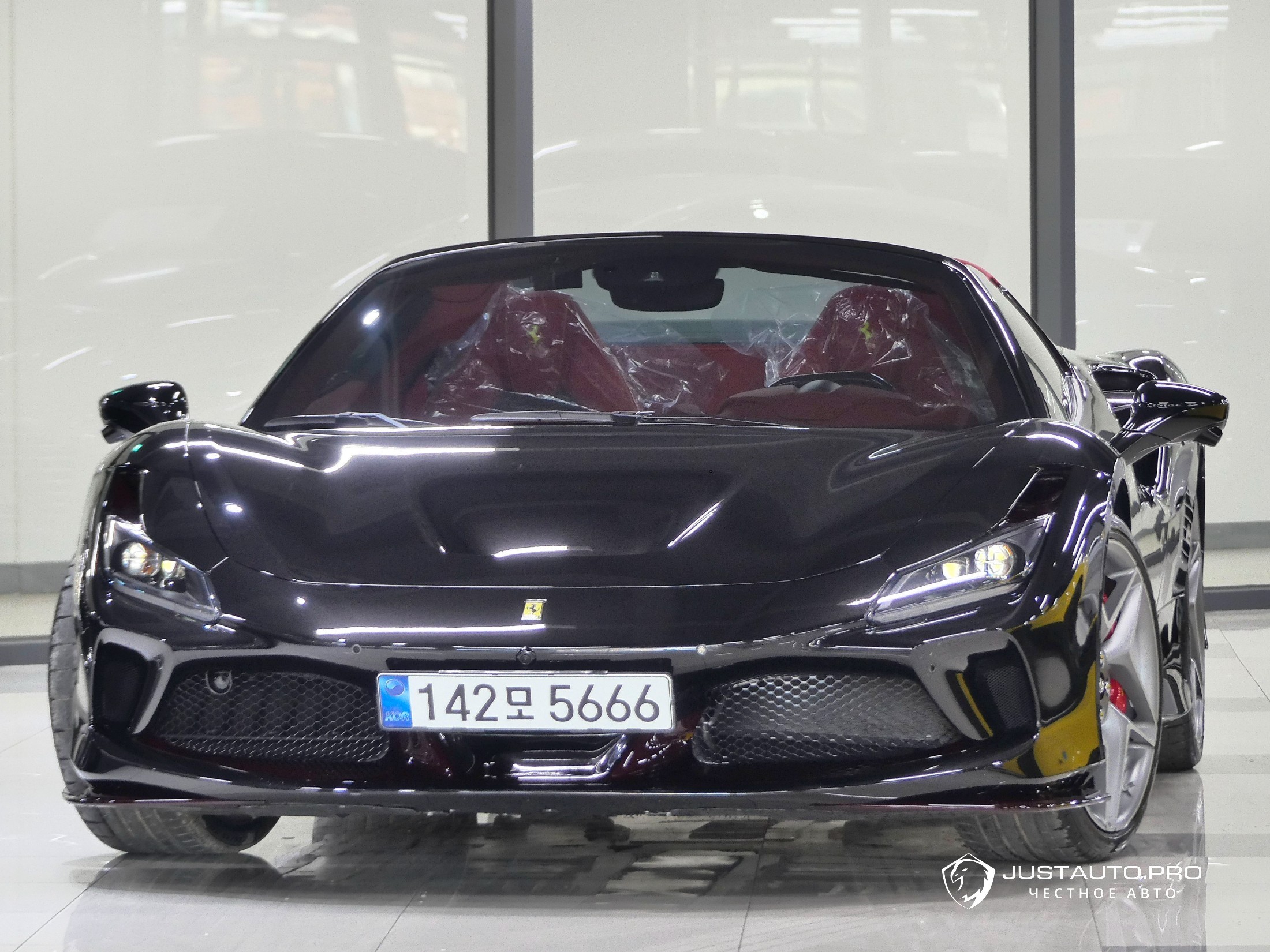 Автомобиль Ferrari F8