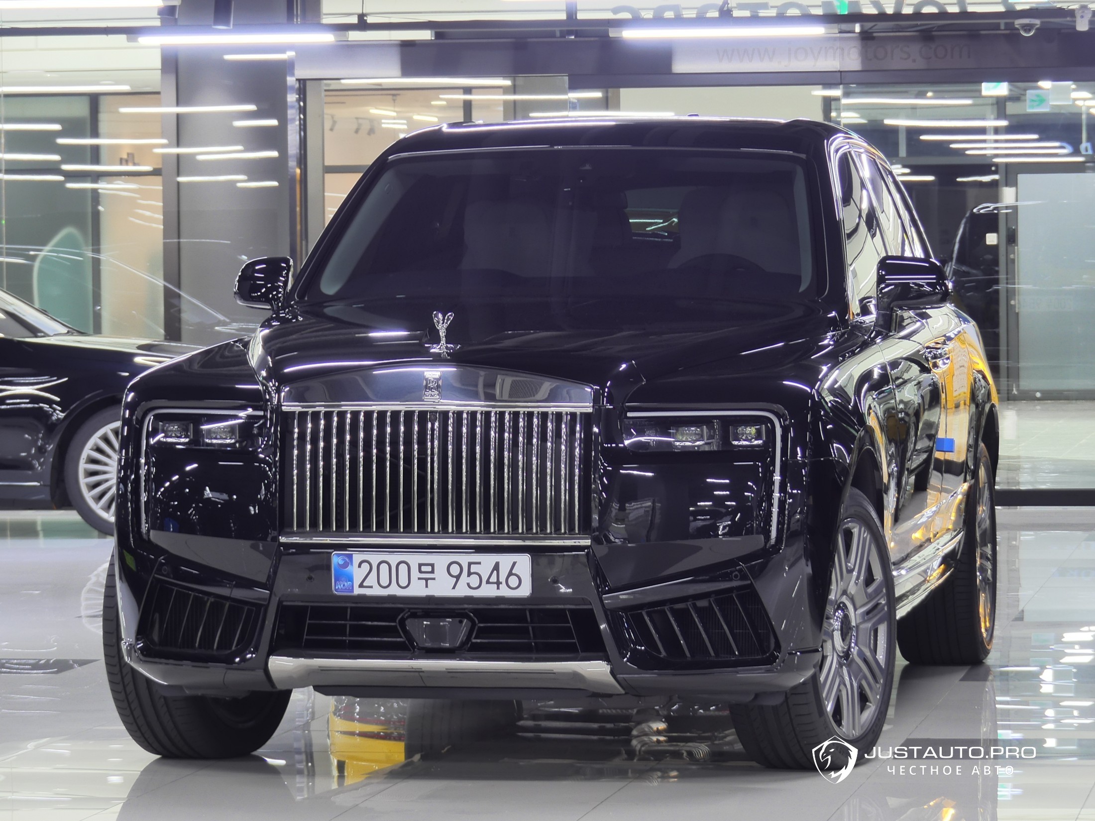 Автомобиль Rolls-Royce Cullinan