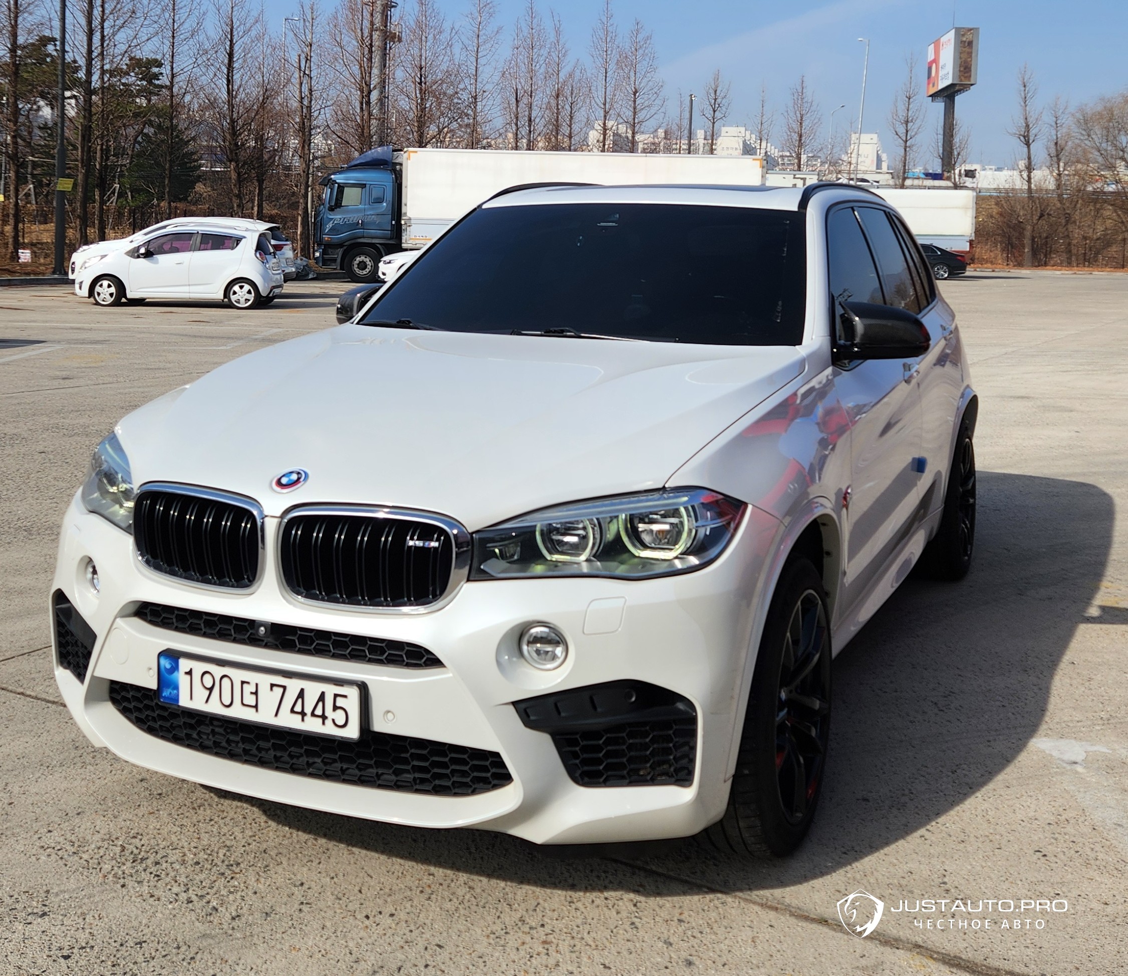 Автомобиль BMW X5M