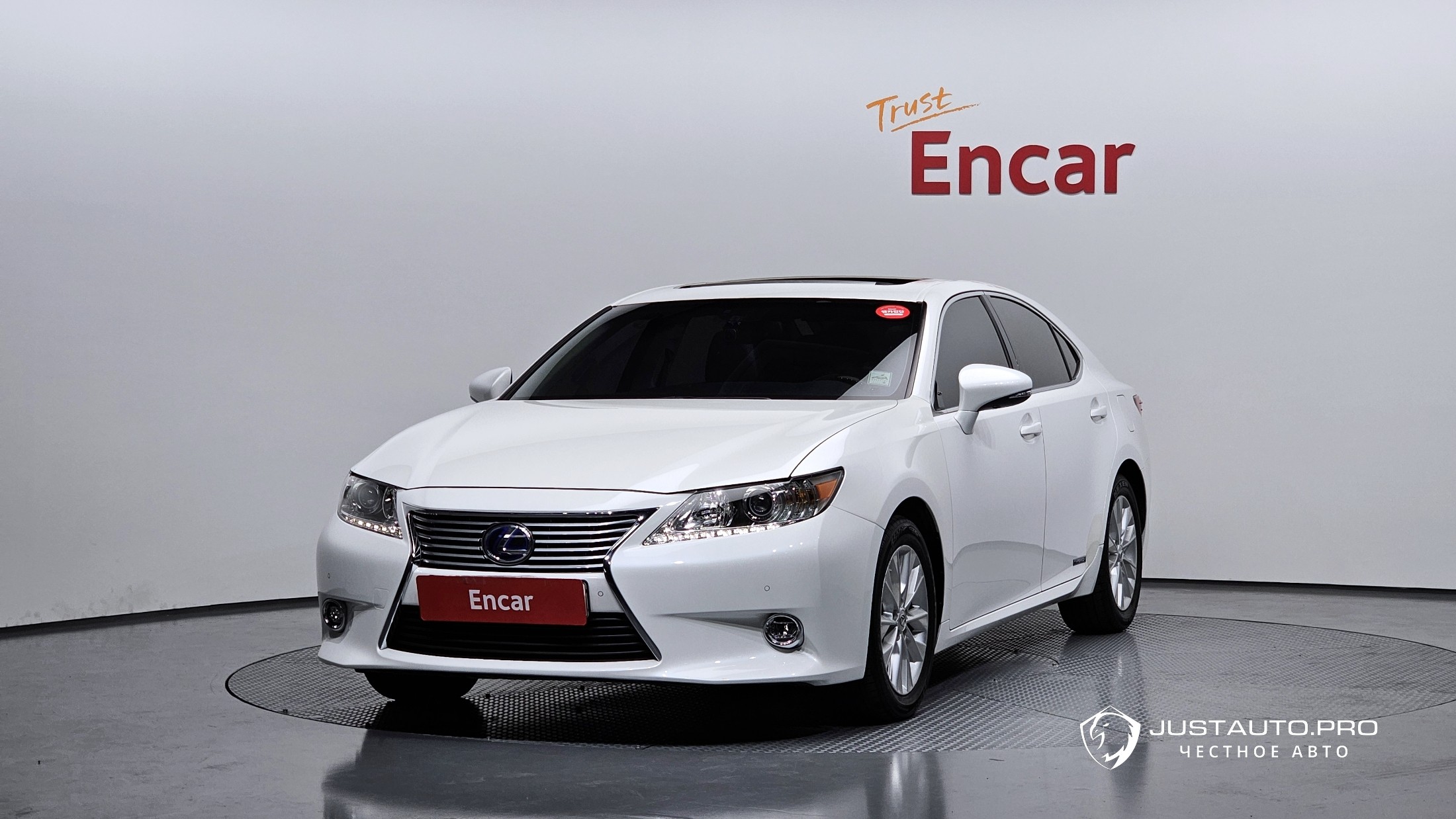 Автомобиль Lexus ES