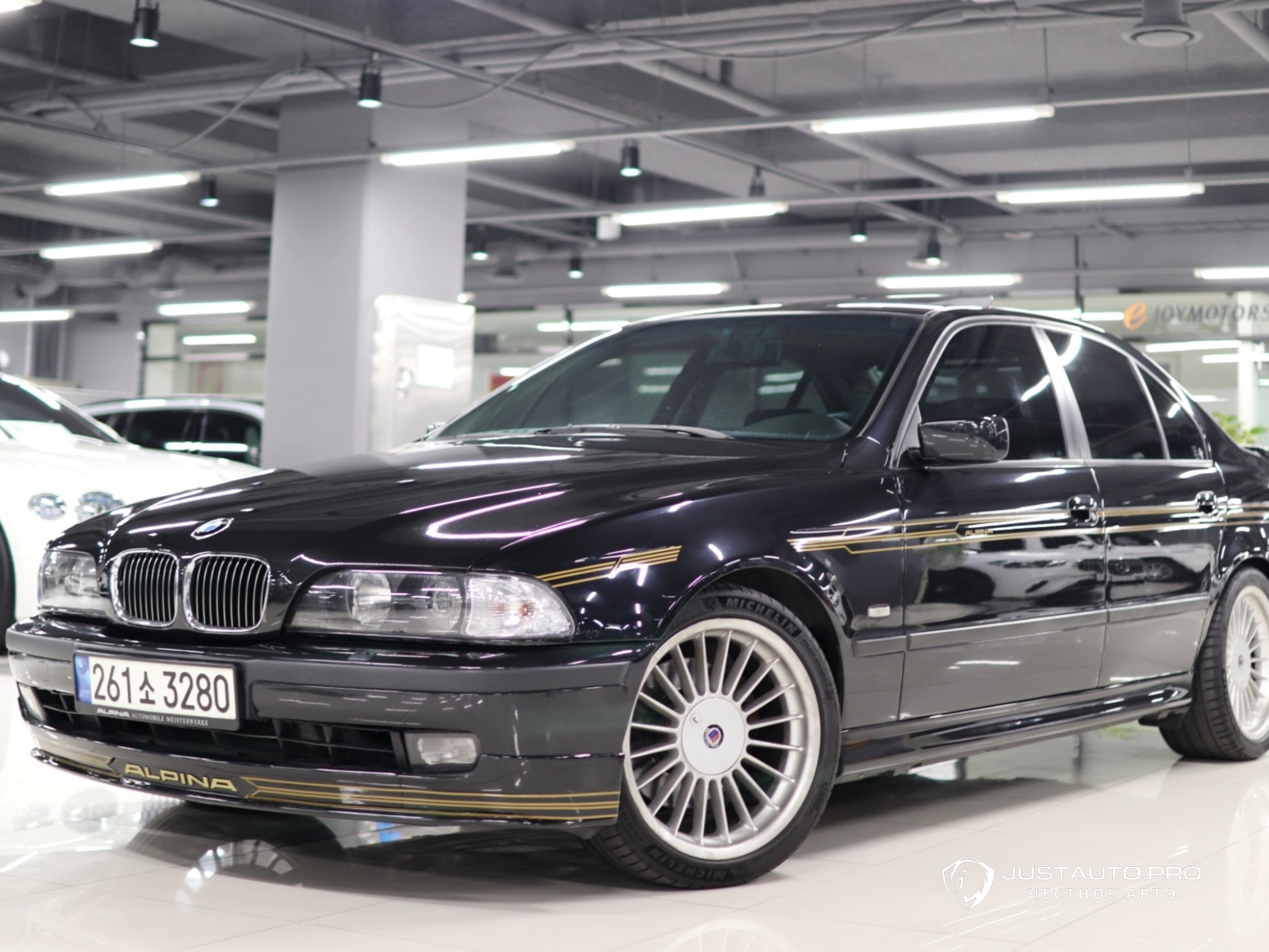 Автомобиль BMW 5-Series