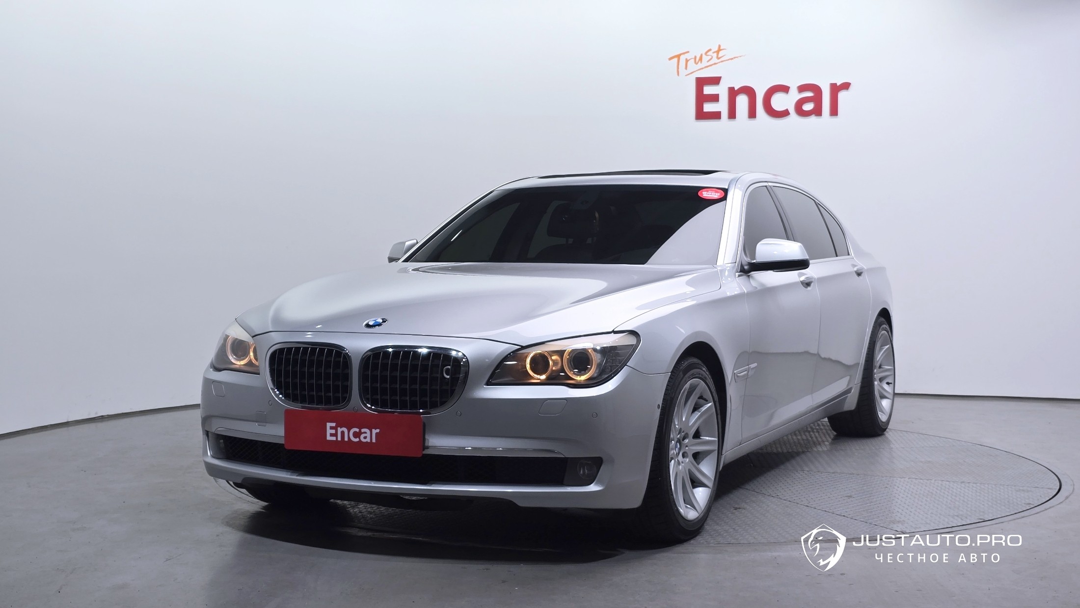 Автомобиль BMW 7-Series