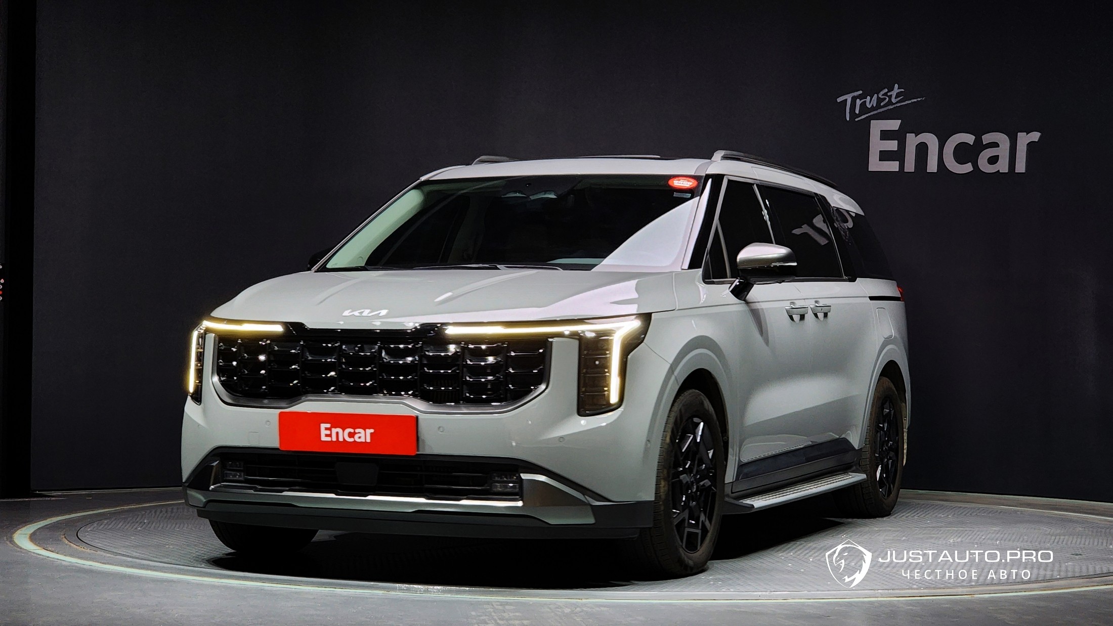 Автомобиль Kia Canival